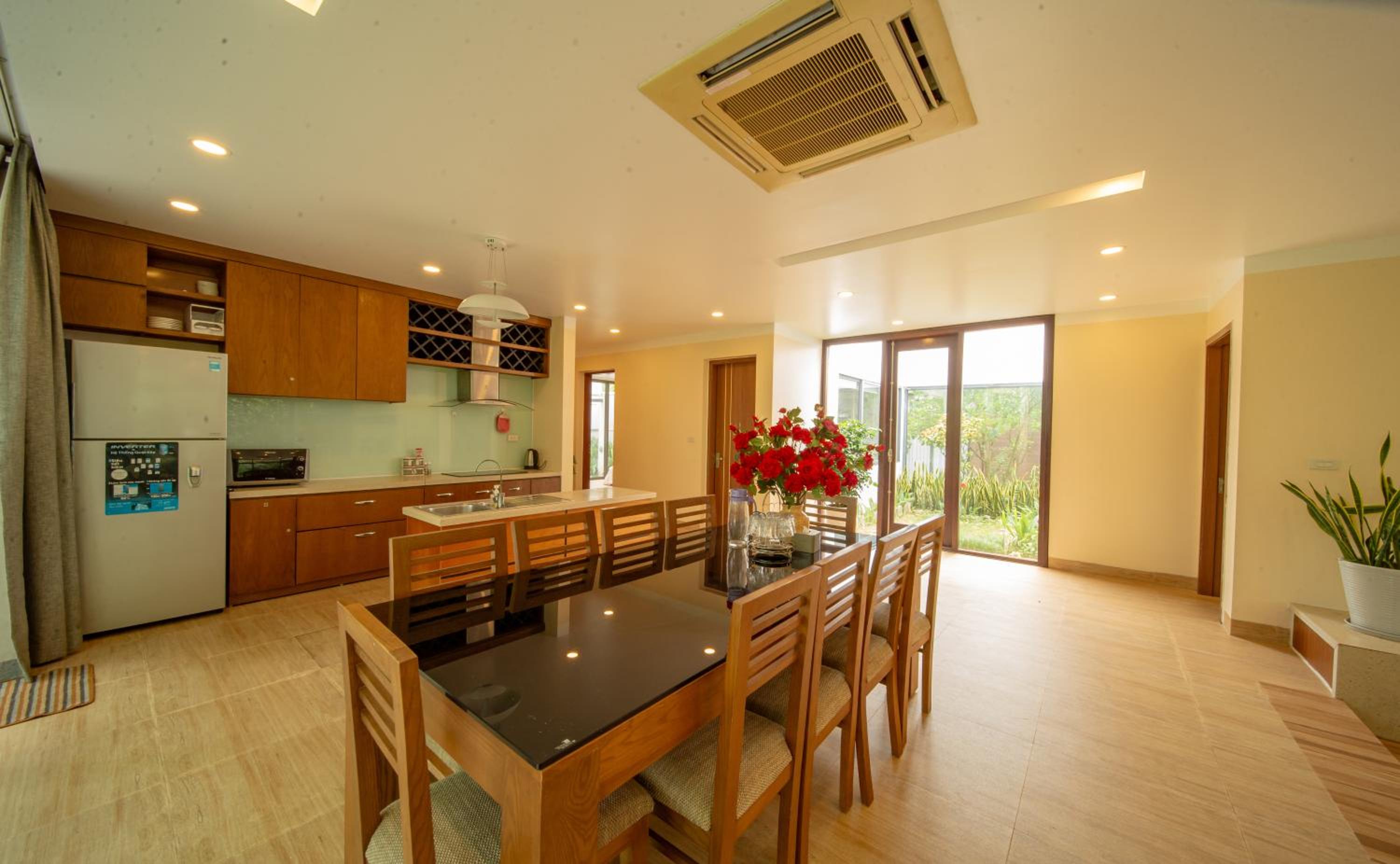 Three-Bedroom Villa - Photo 4