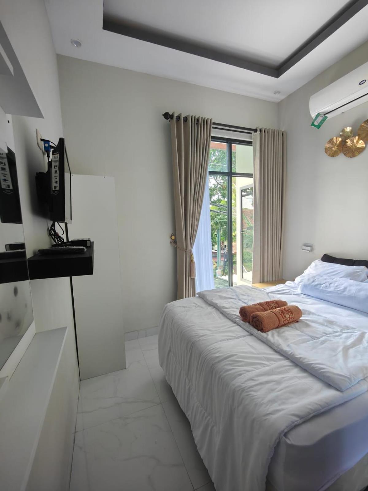 Budget Double Room photo 3