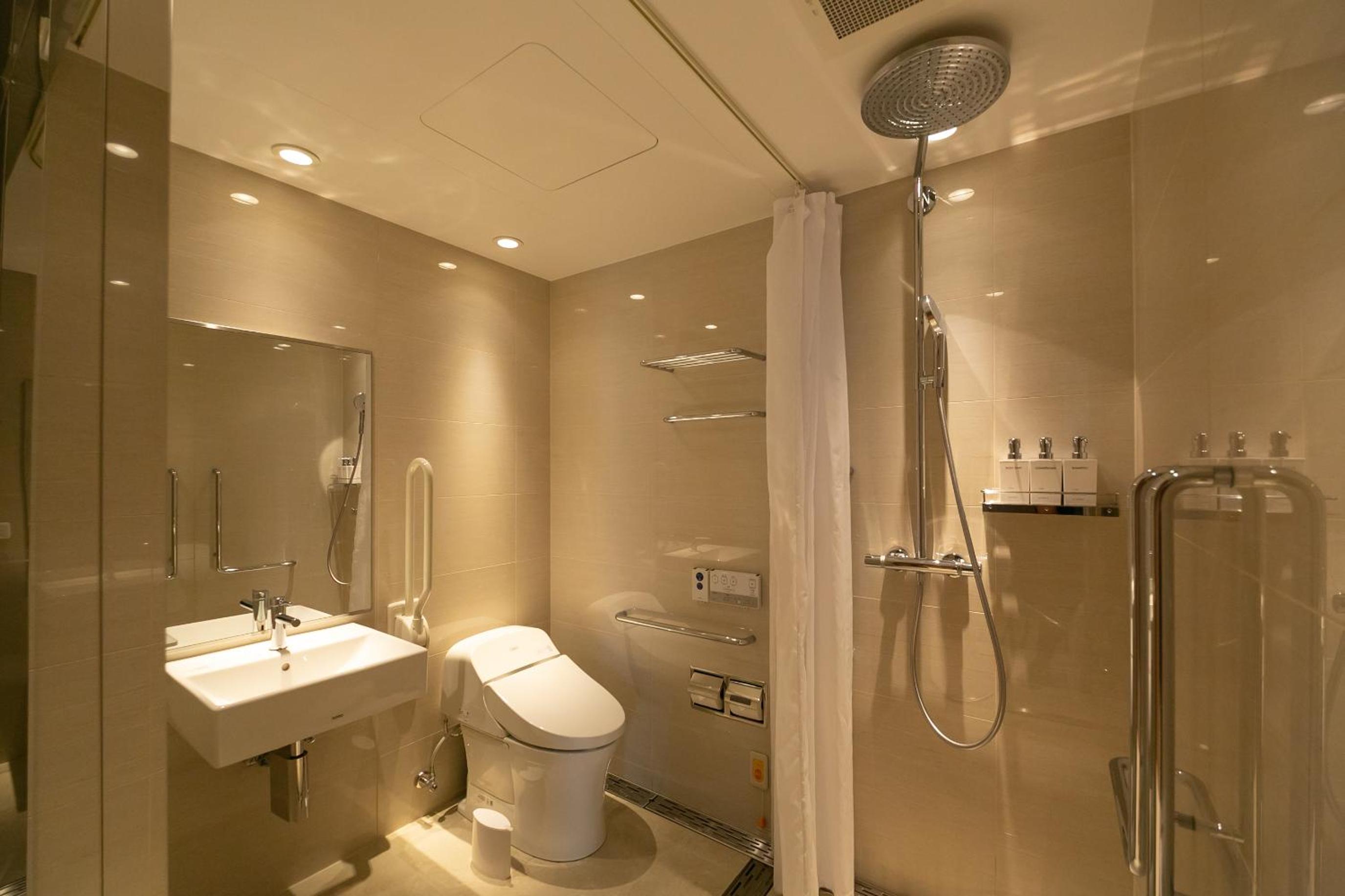 Twin Room - Disability Access - Photo 6