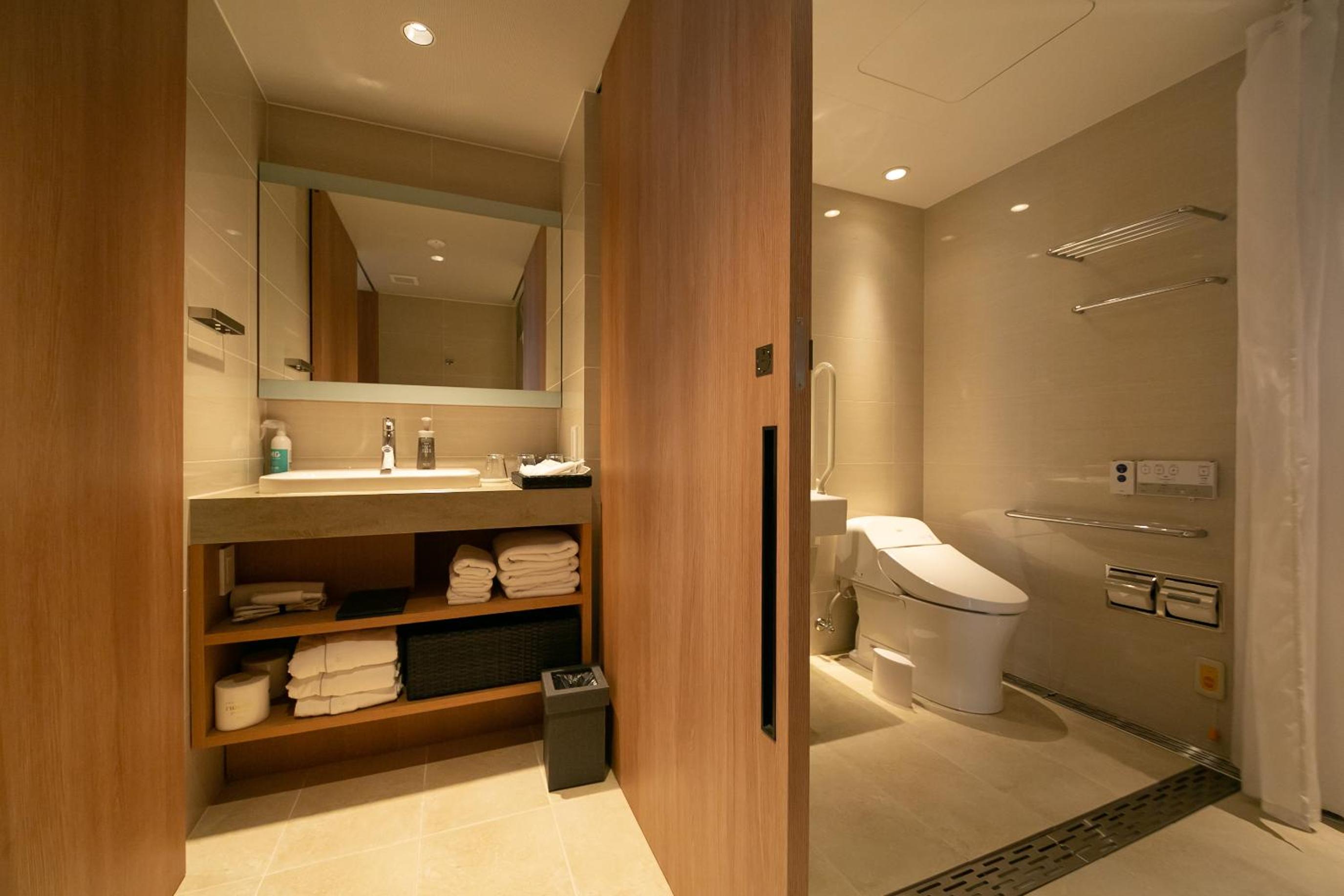 Twin Room - Disability Access - Photo 7