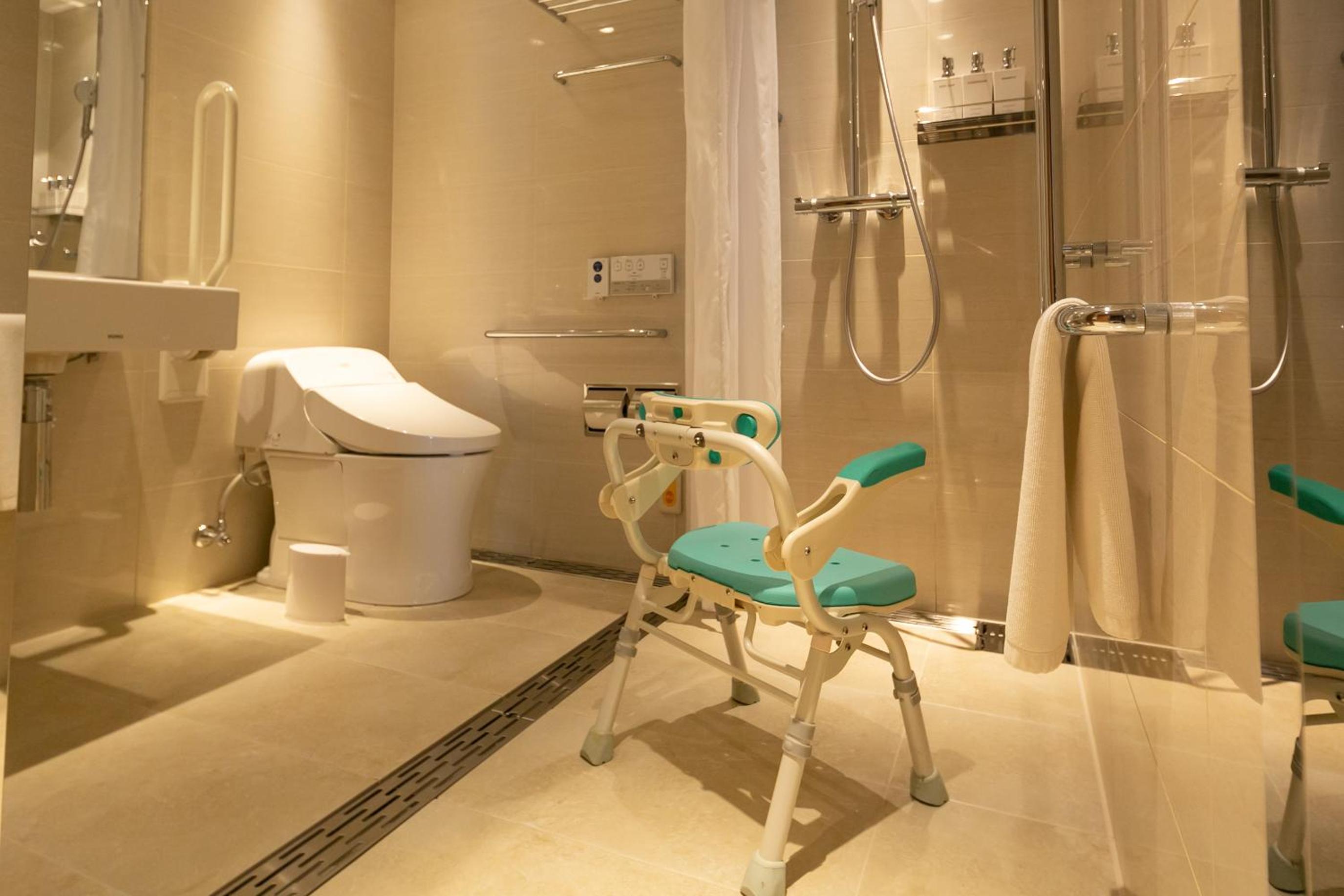 Twin Room - Disability Access - Photo 8