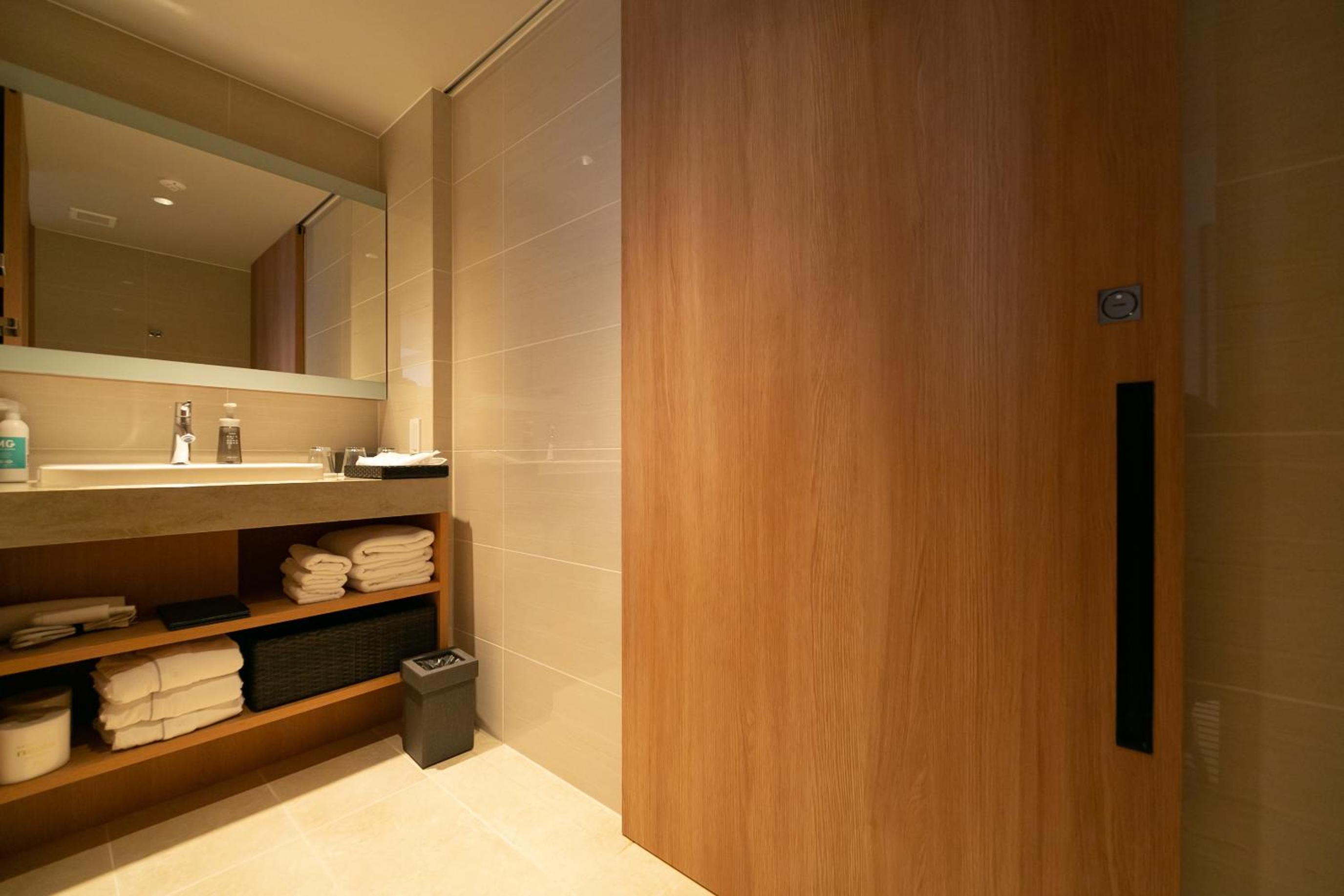 Twin Room - Disability Access - Photo 5