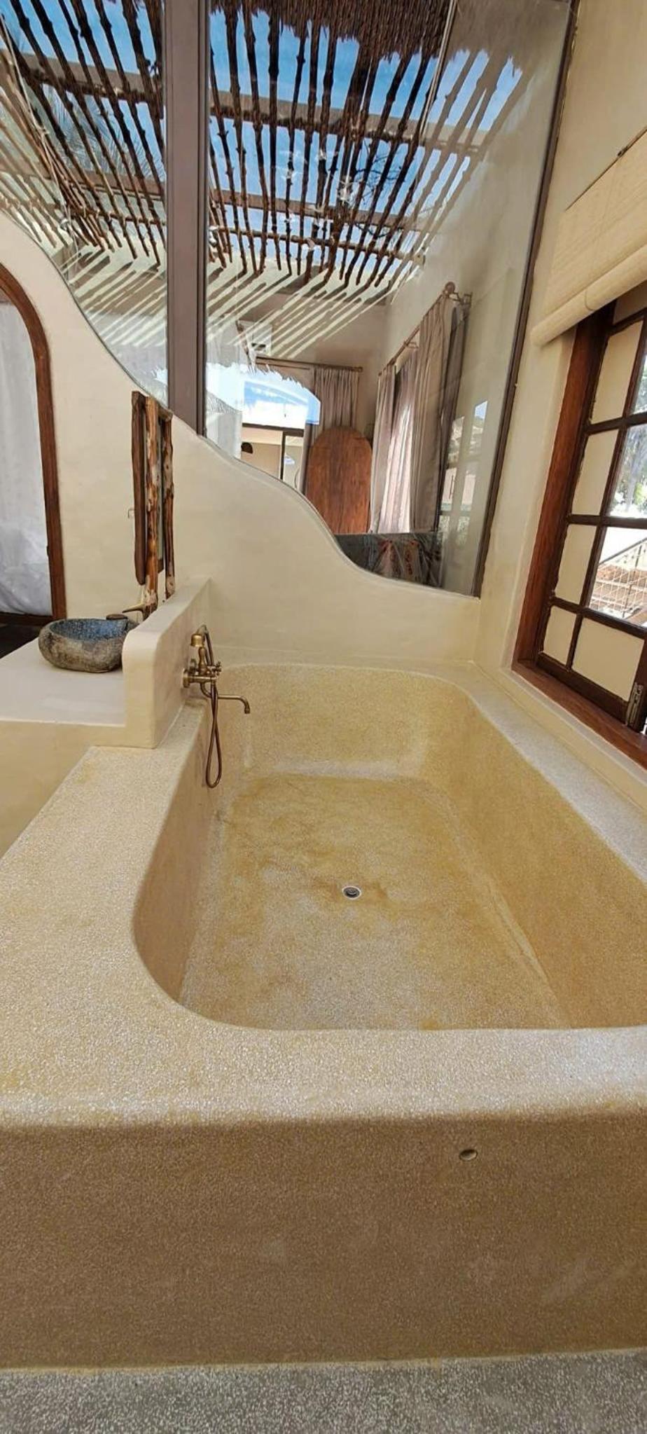 Deluxe Double Room with Balcony - Photo 4