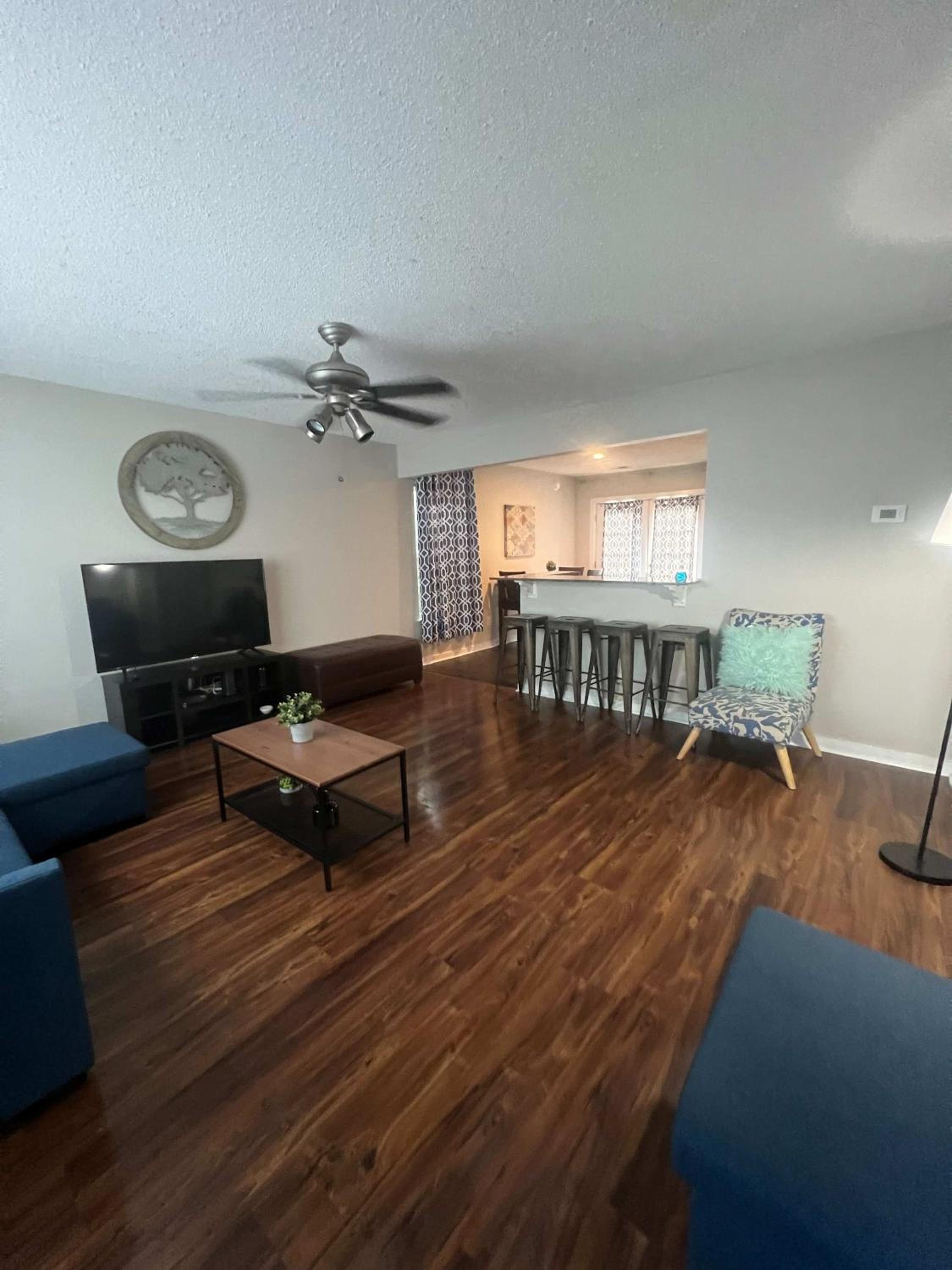 Family Room - Photo 28