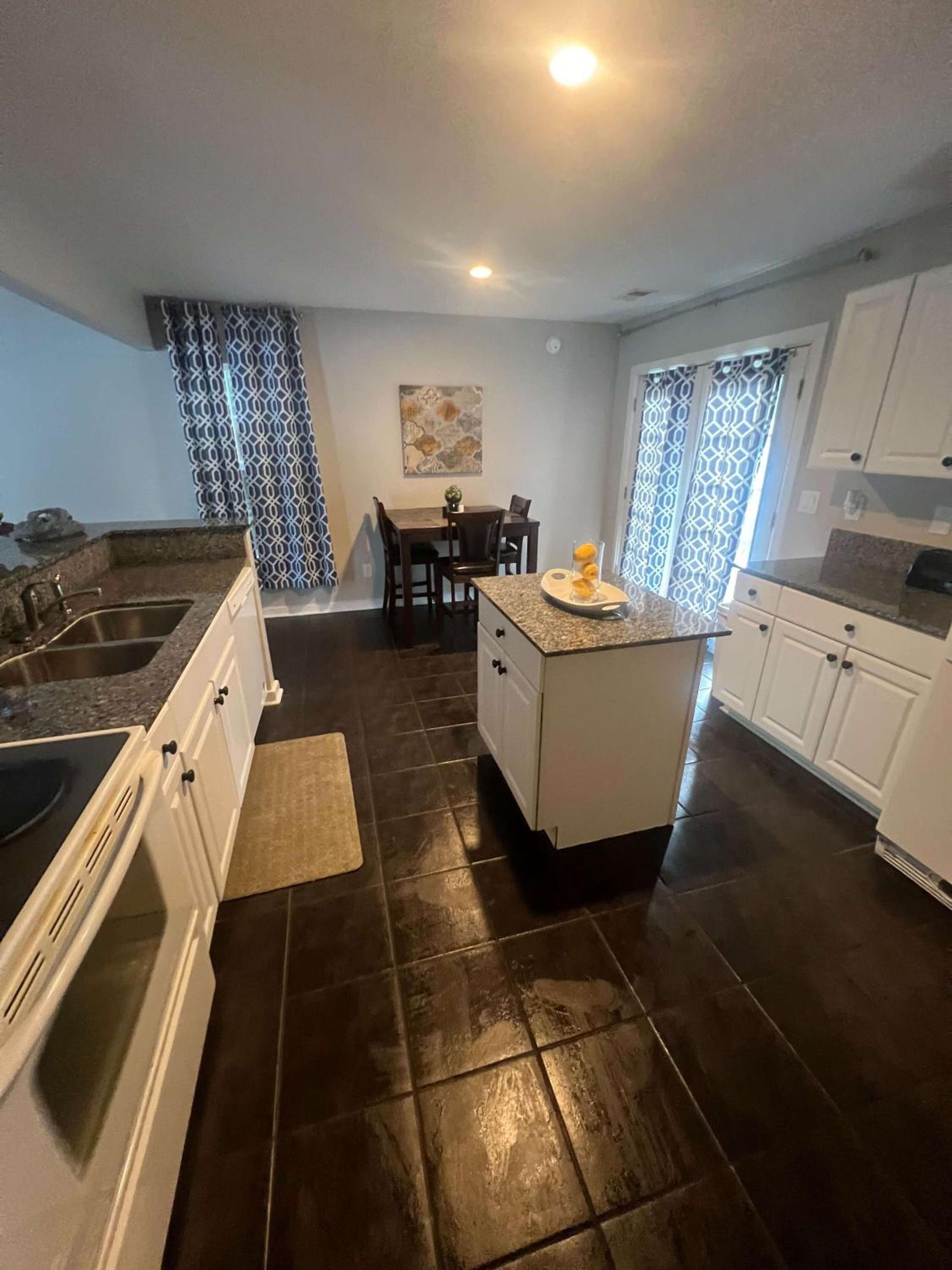 Family Room - Photo 26