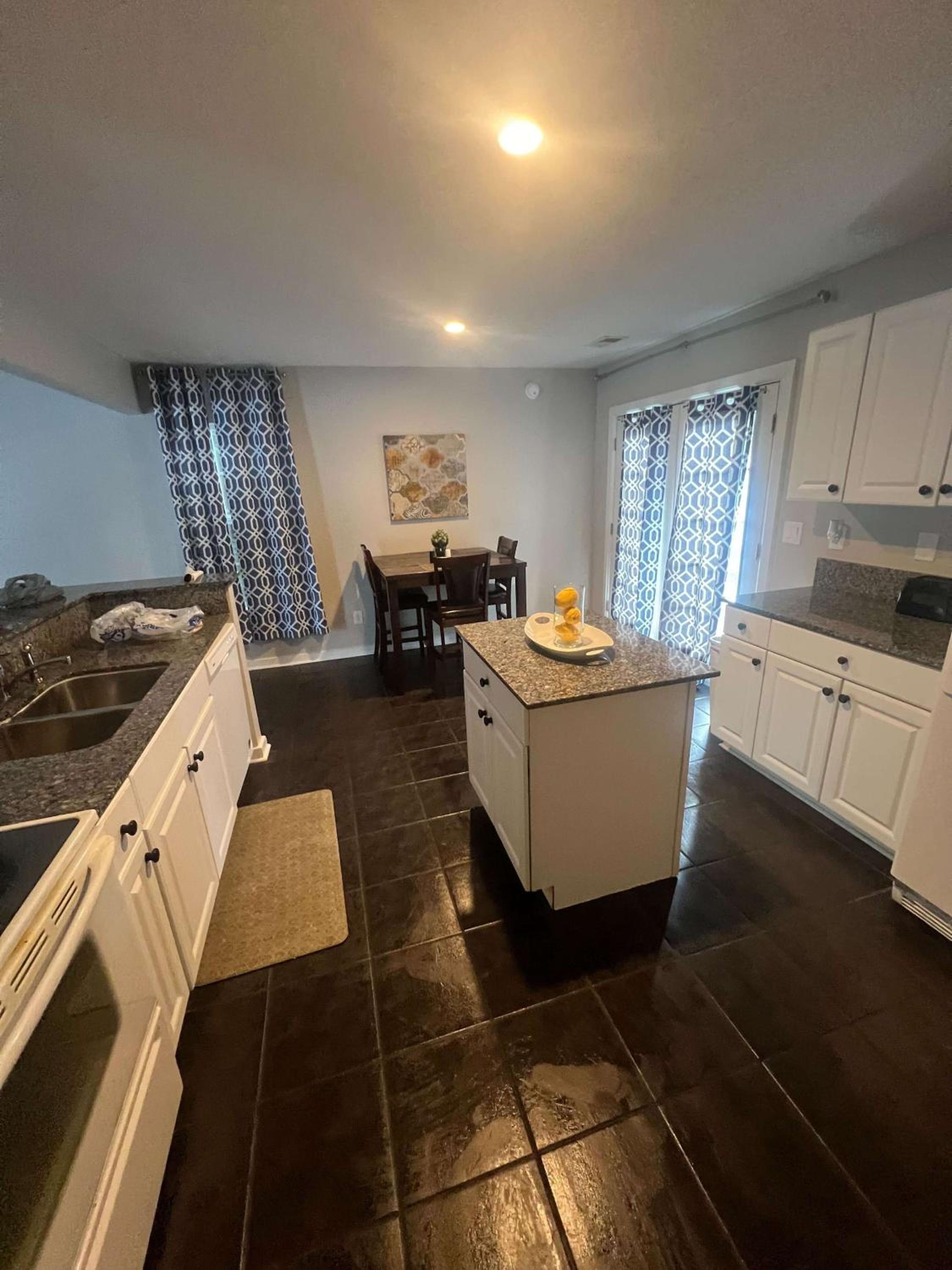 Family Room - Photo 22