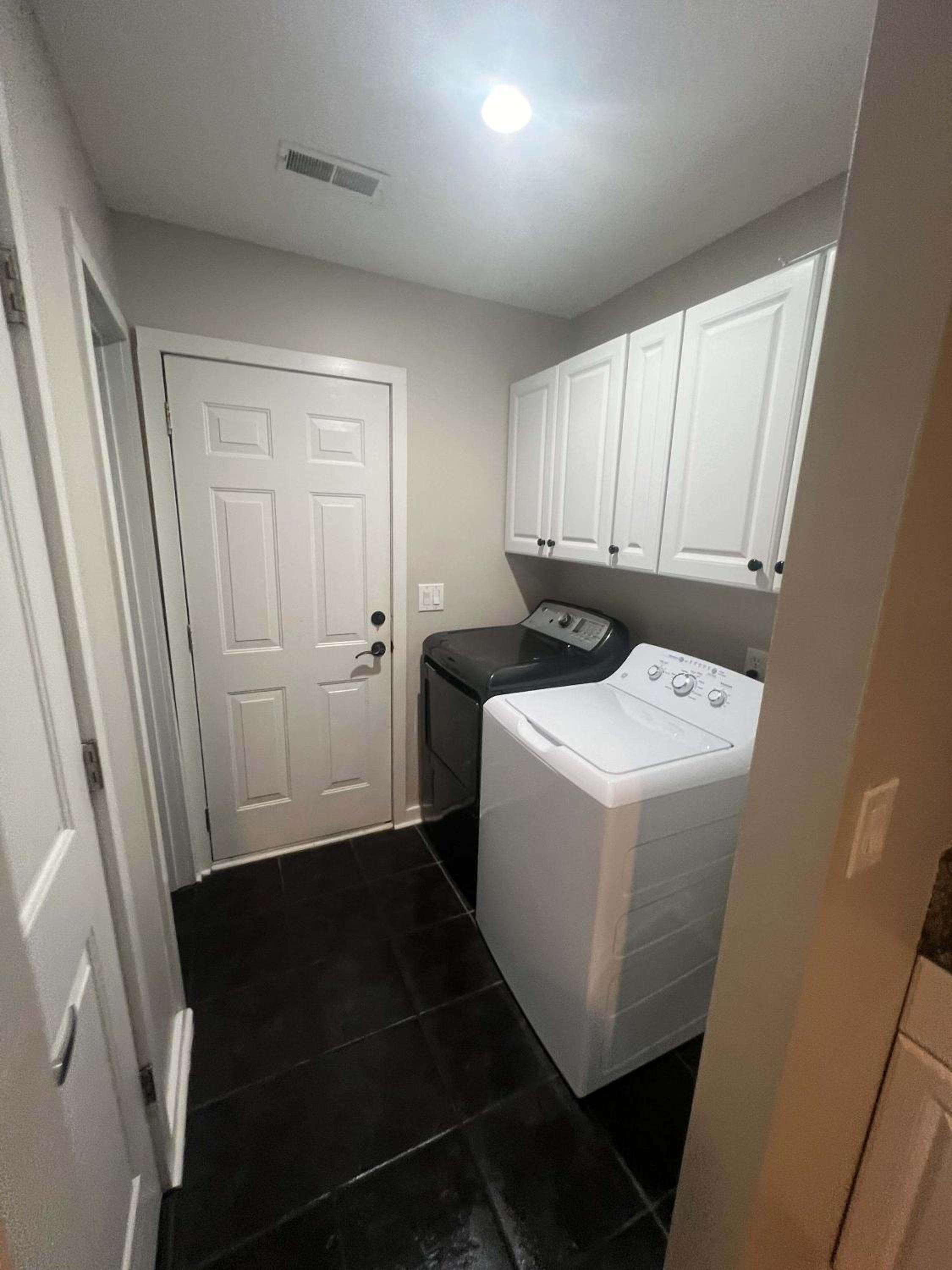 Family Room - Photo 21
