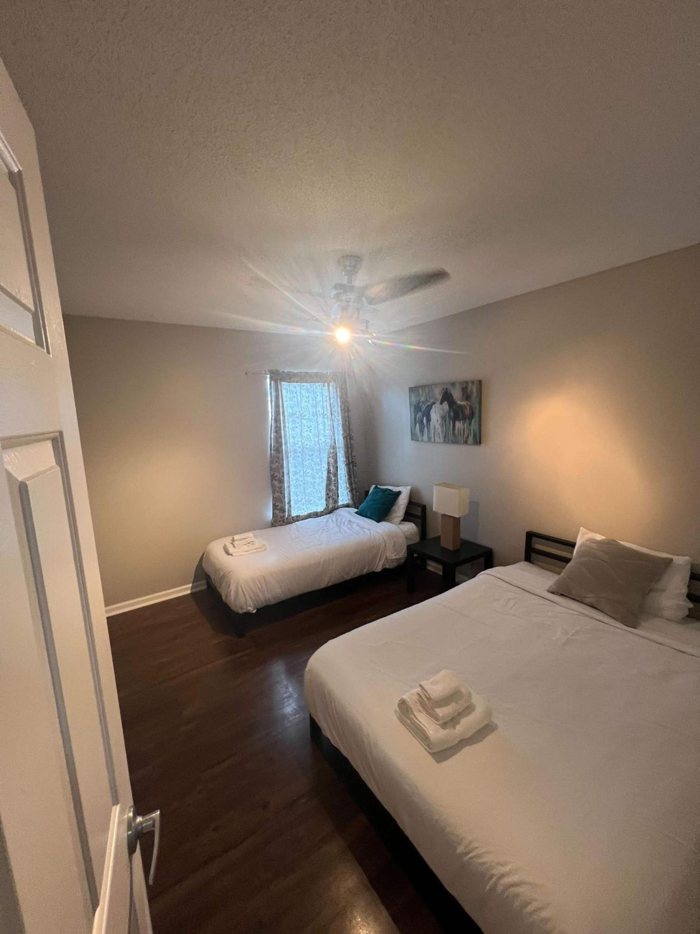 Family Room - Photo 17