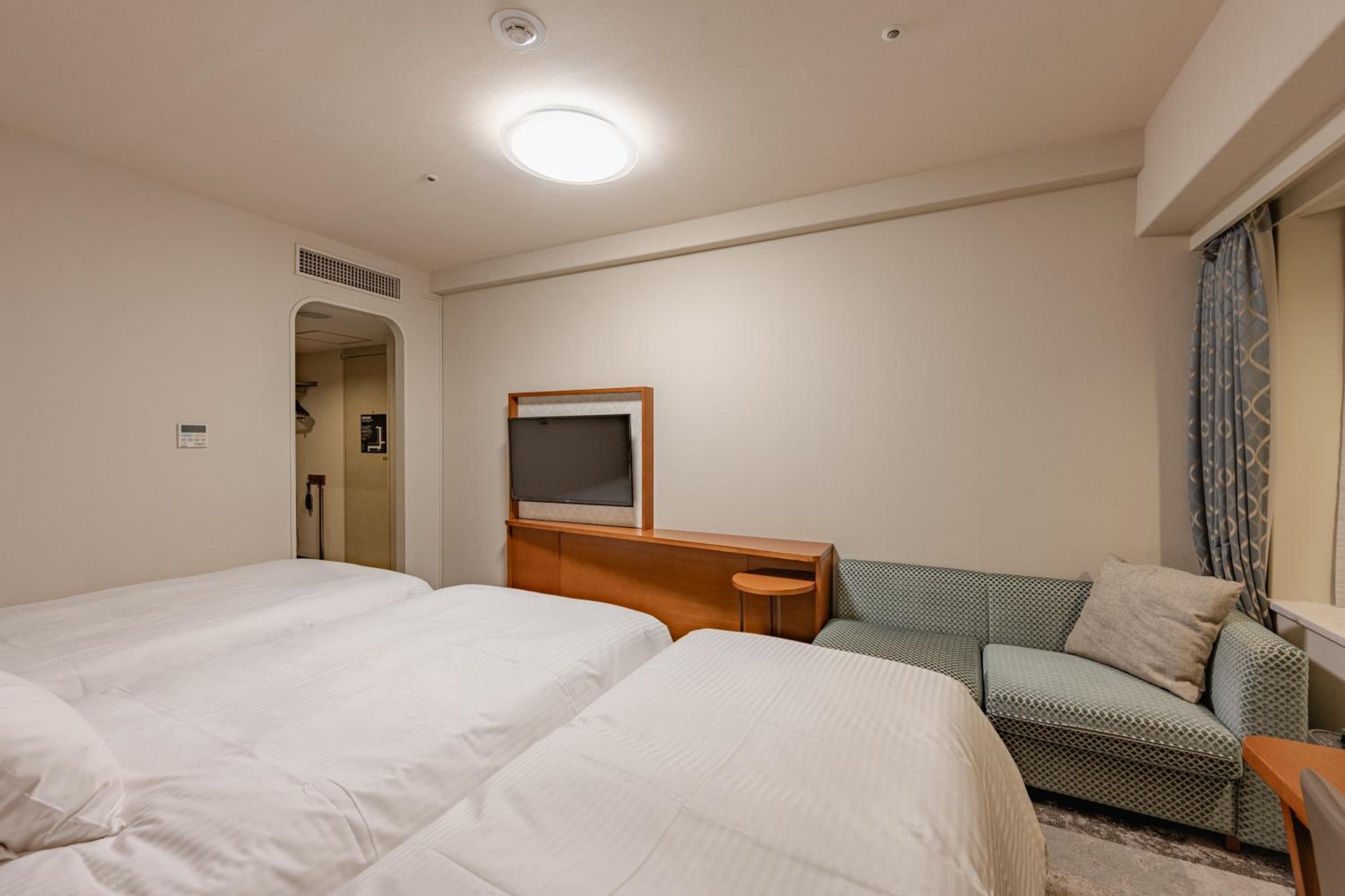 Twin Room with Extra Bed - Non-Smoking