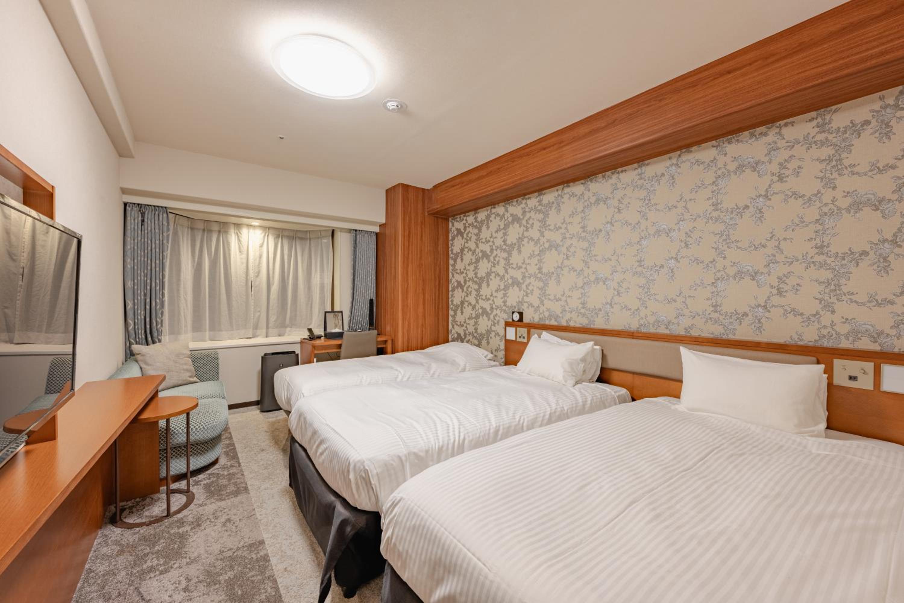 Twin Room with Extra Bed - Non-Smoking