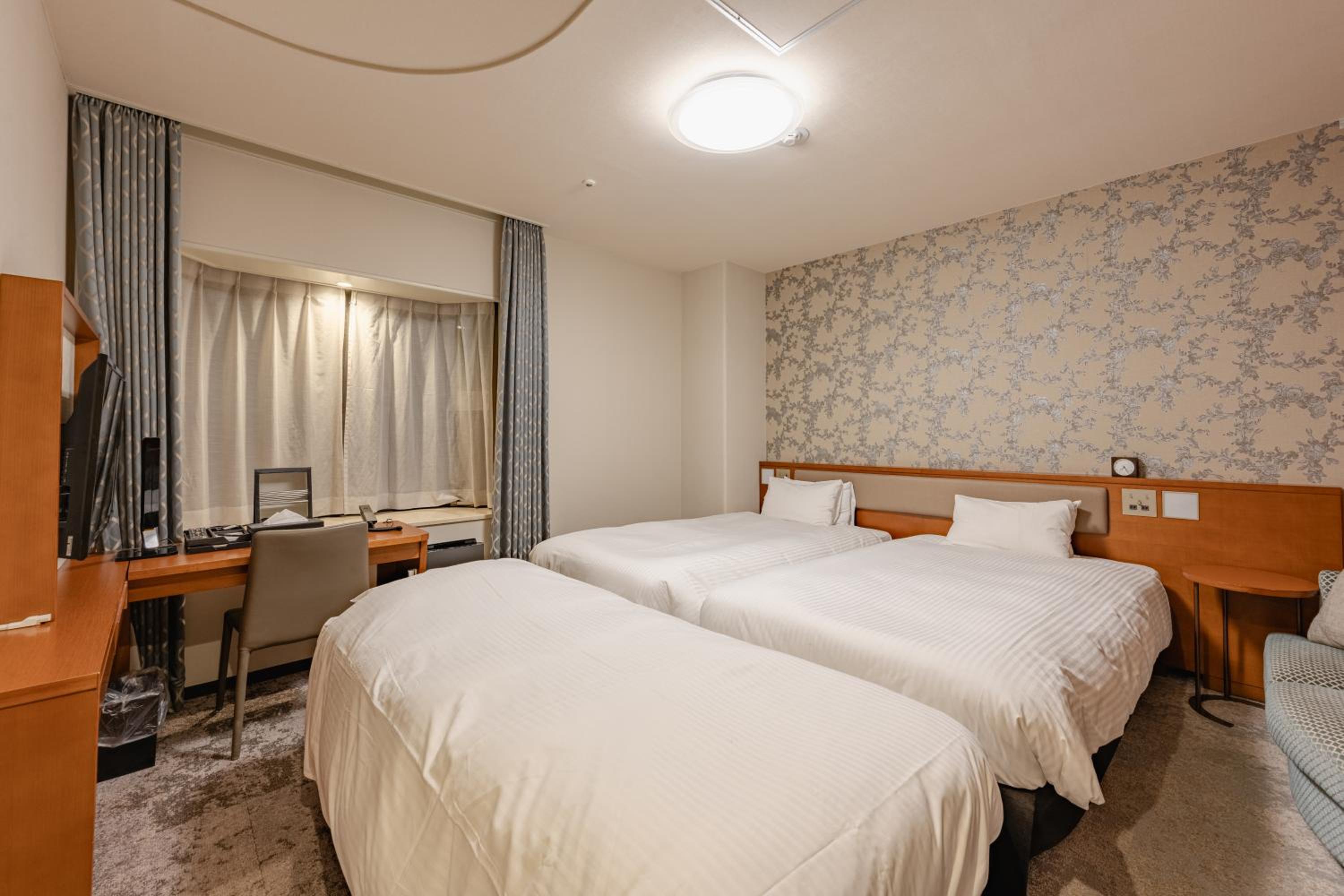 Twin Room with Extra Bed - Non-Smoking