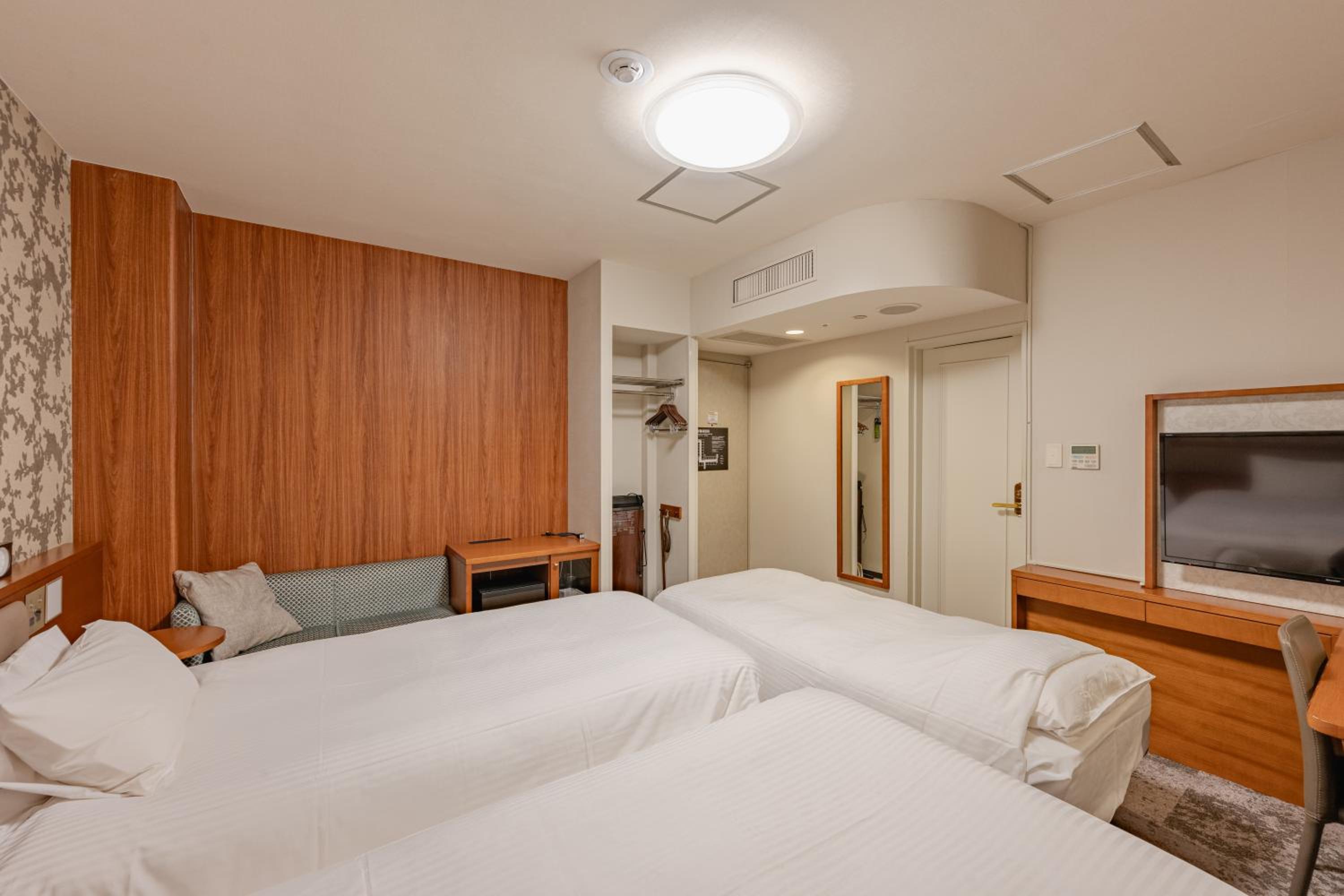 Twin Room with Extra Bed - Non-Smoking