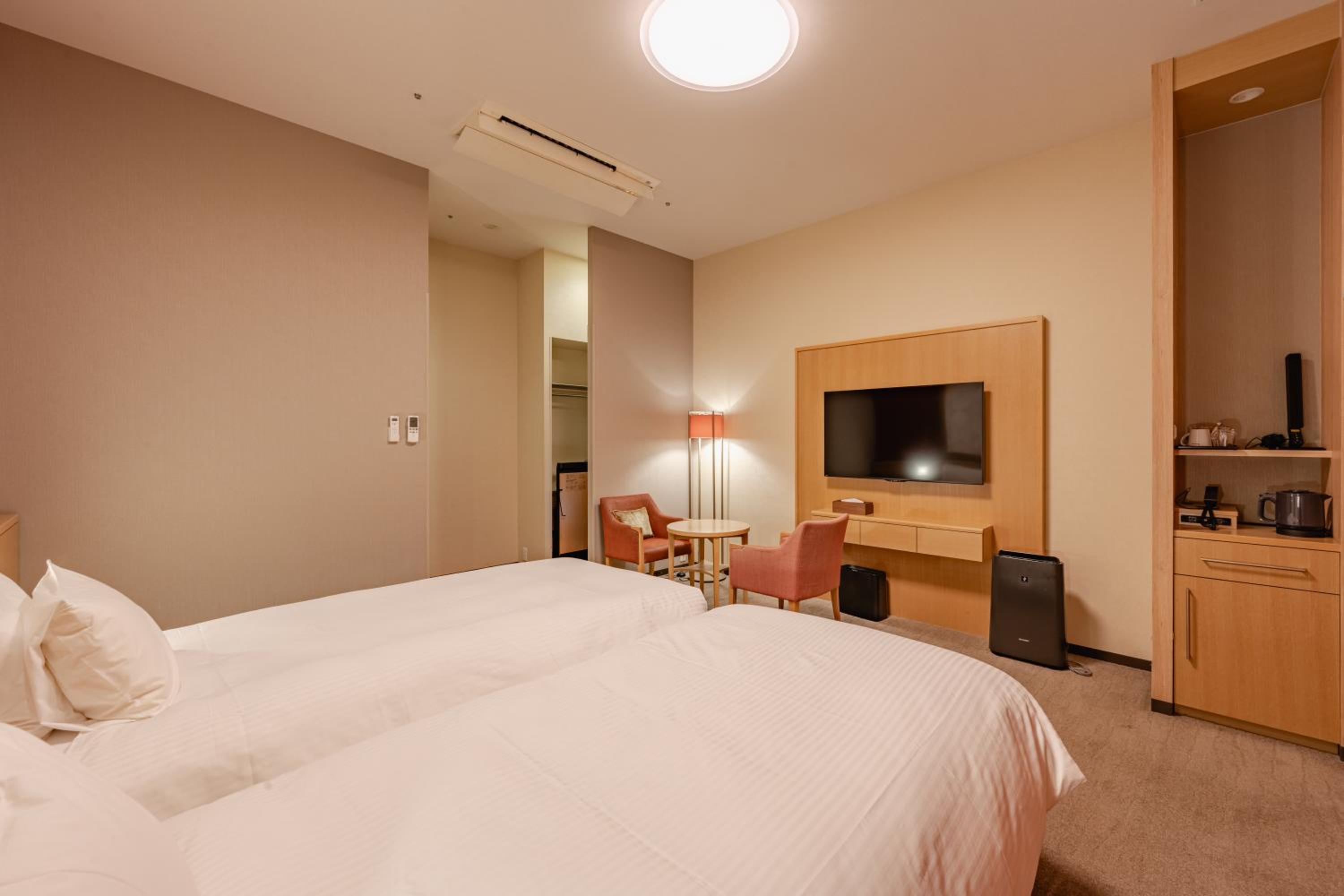Grace Twin Room with No Window - Semi Basement - Non-Smoking