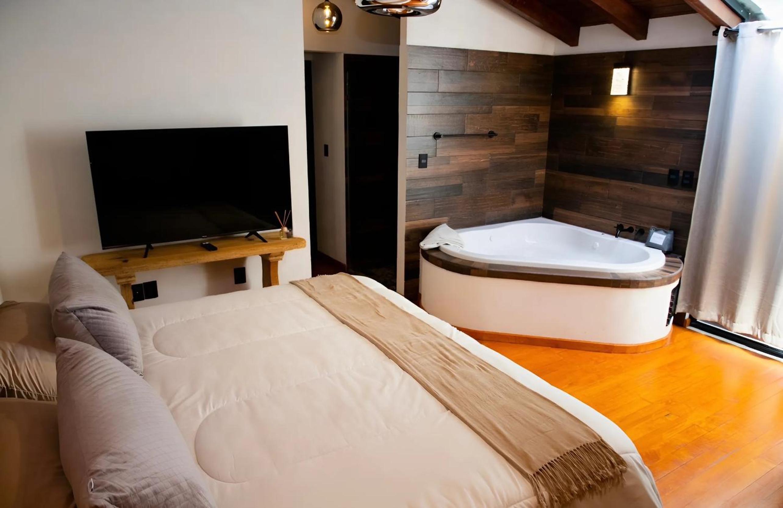 Double Room with Spa Bath photo 2
