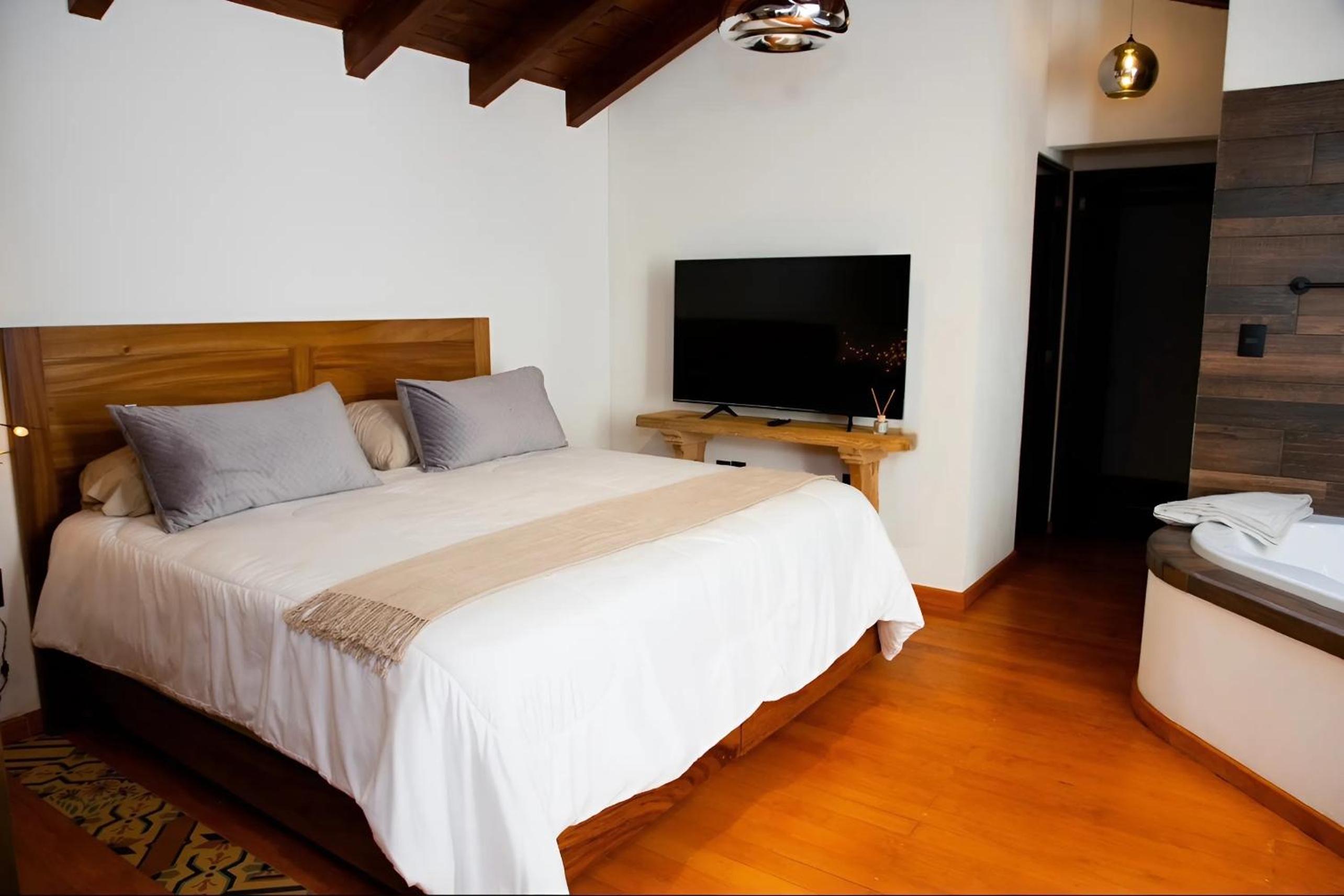 Double Room with Spa Bath photo 3
