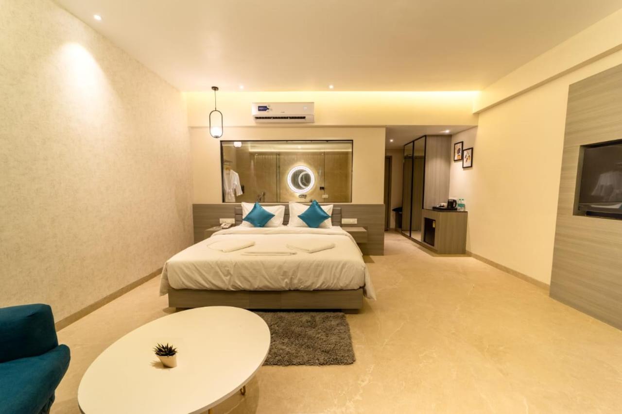 Deluxe Double Room with Balcony and Sea View