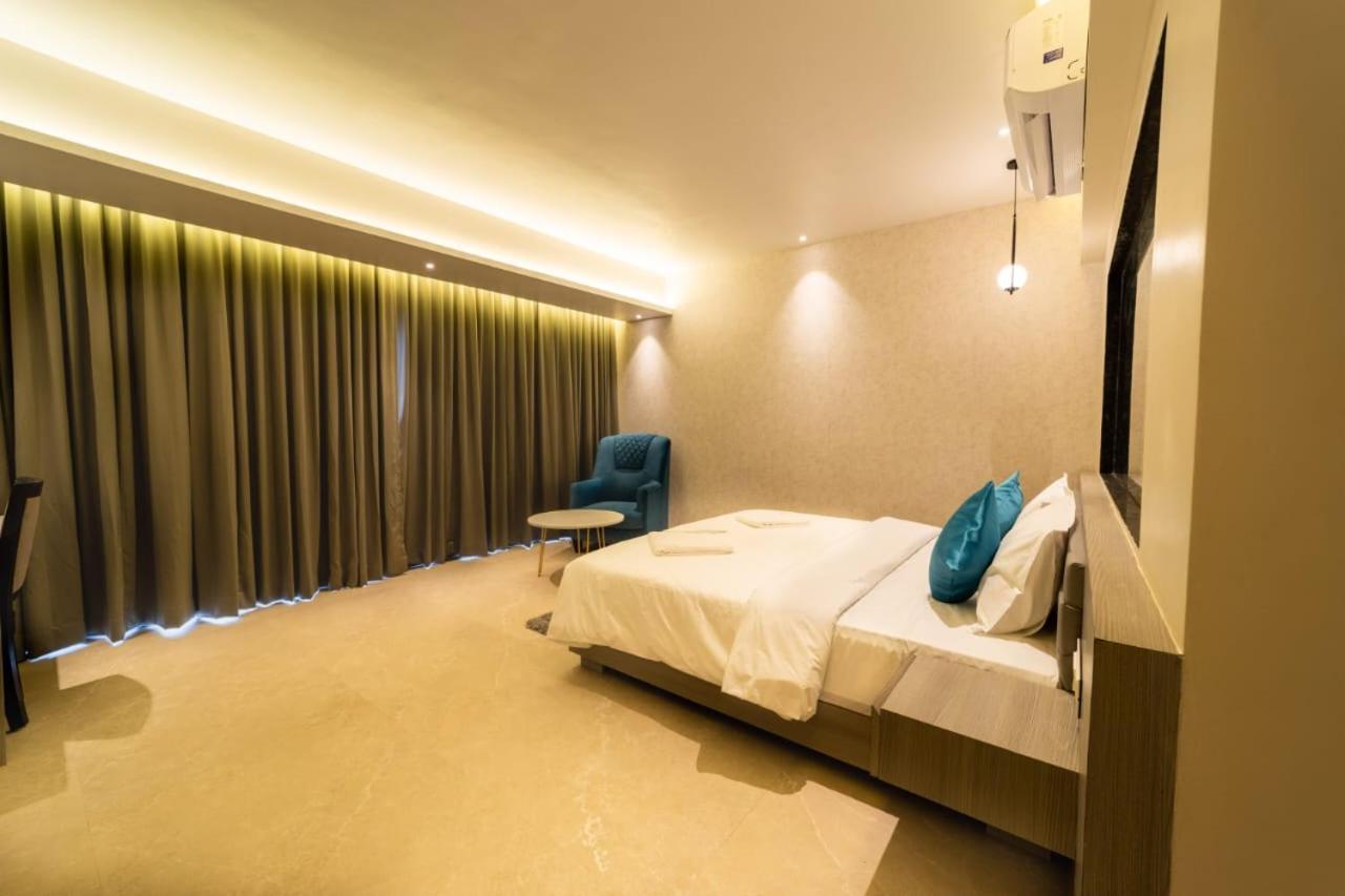 Deluxe Double Room with Balcony and Sea View photo 2