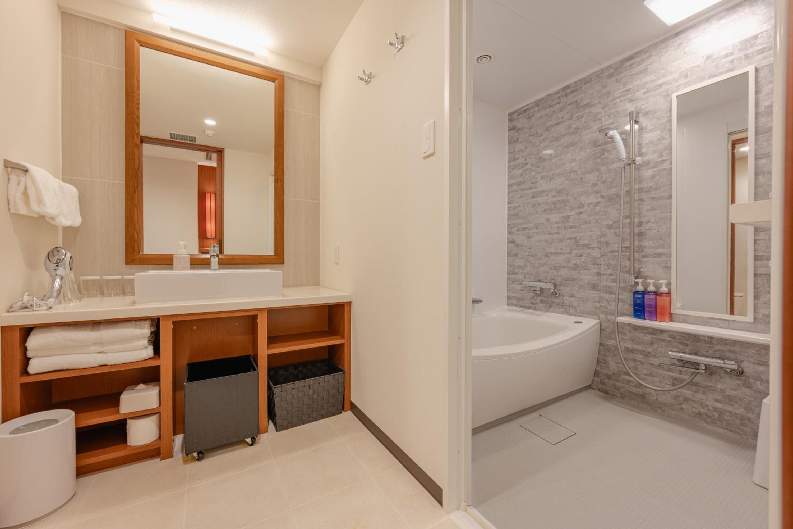 Grace Twin Room with No Window - Semi Basement - Non-Smoking