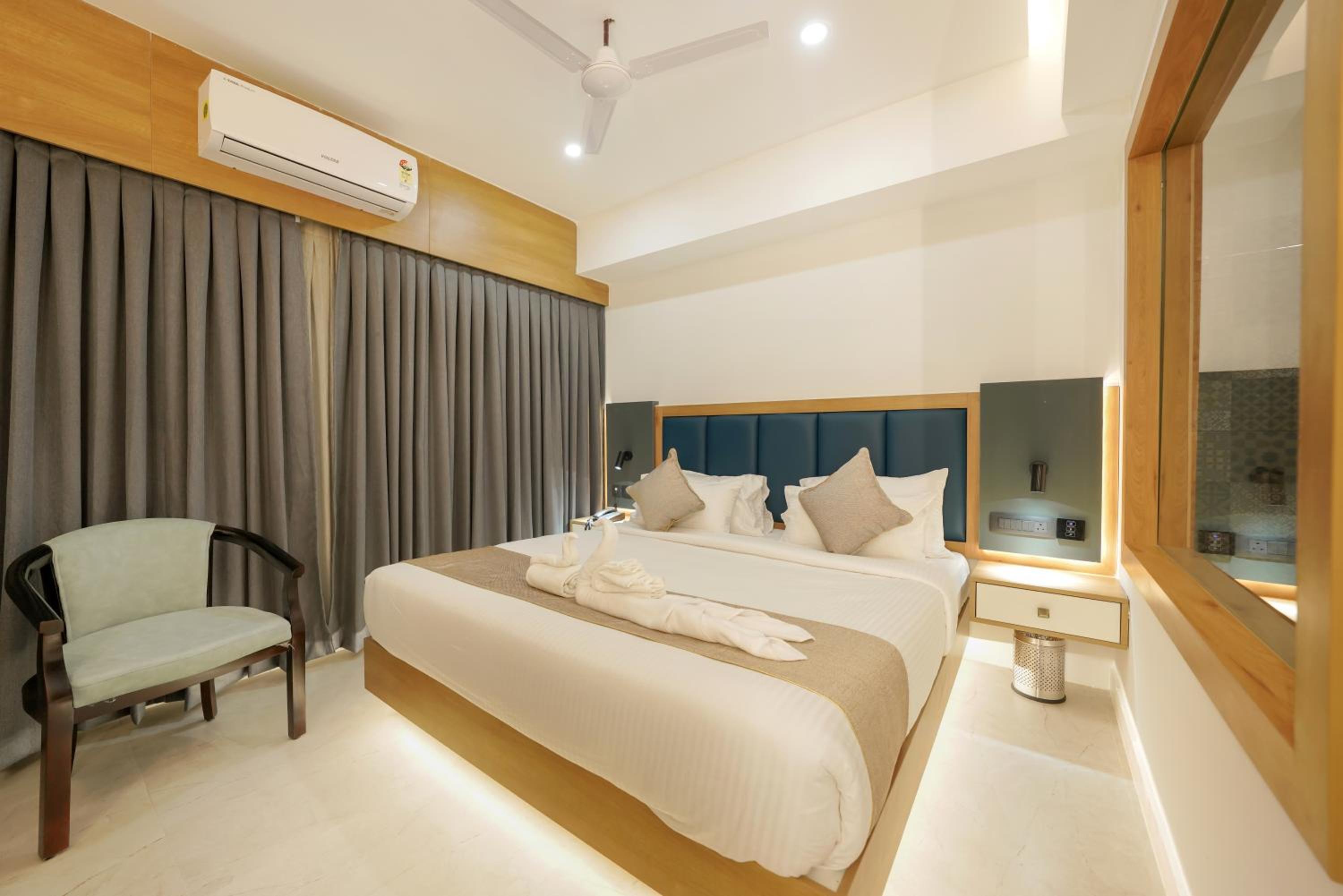 Deluxe Room - Photo 6
