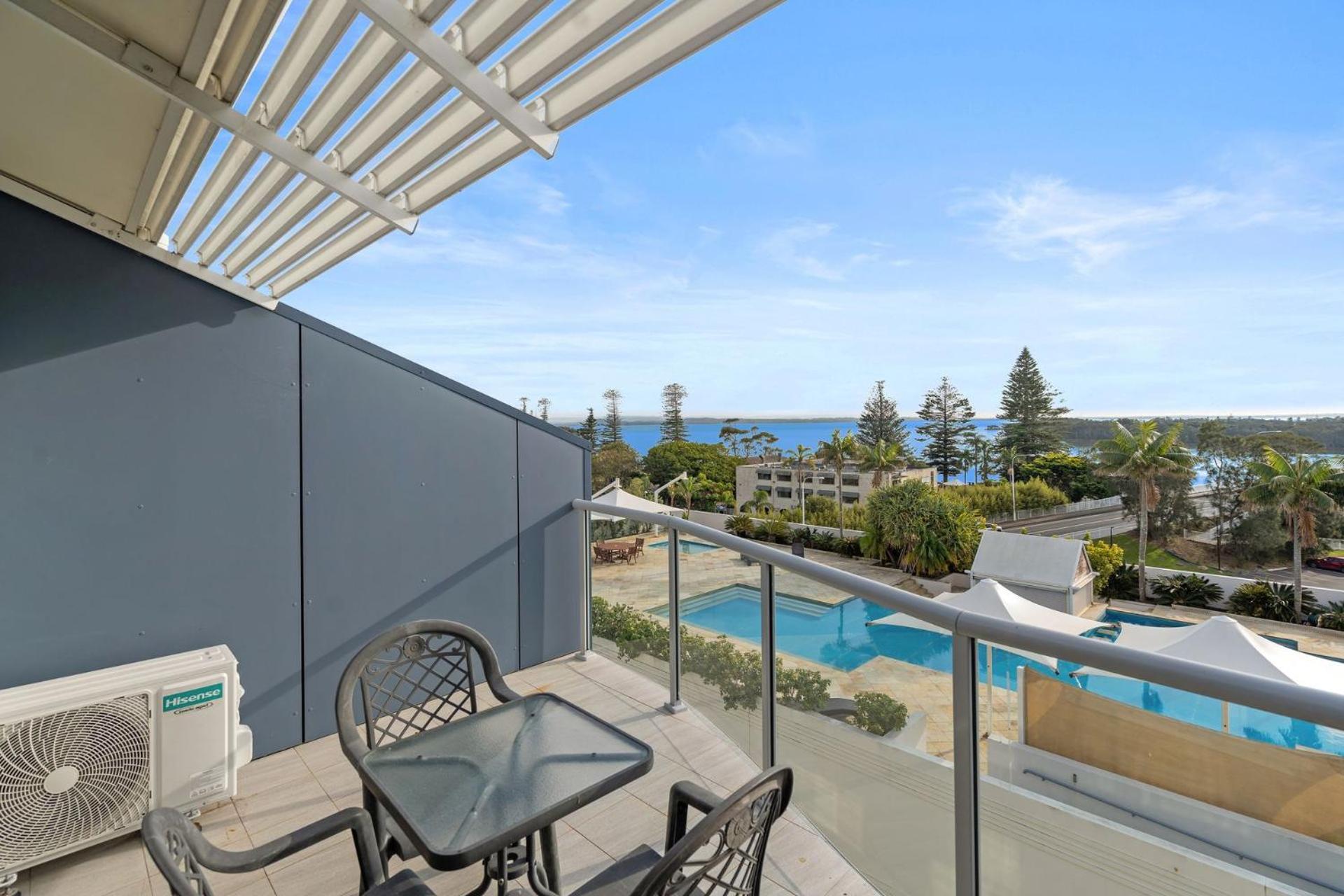 Apartment with Lake View photo 2