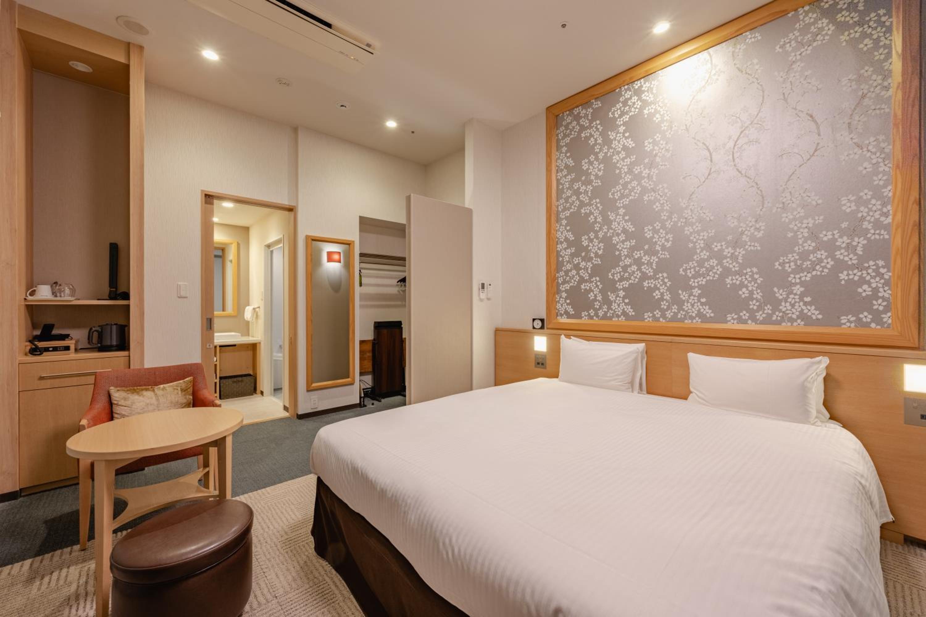 Grace Double Room with No Window - Semi Basement - Non-Smoking