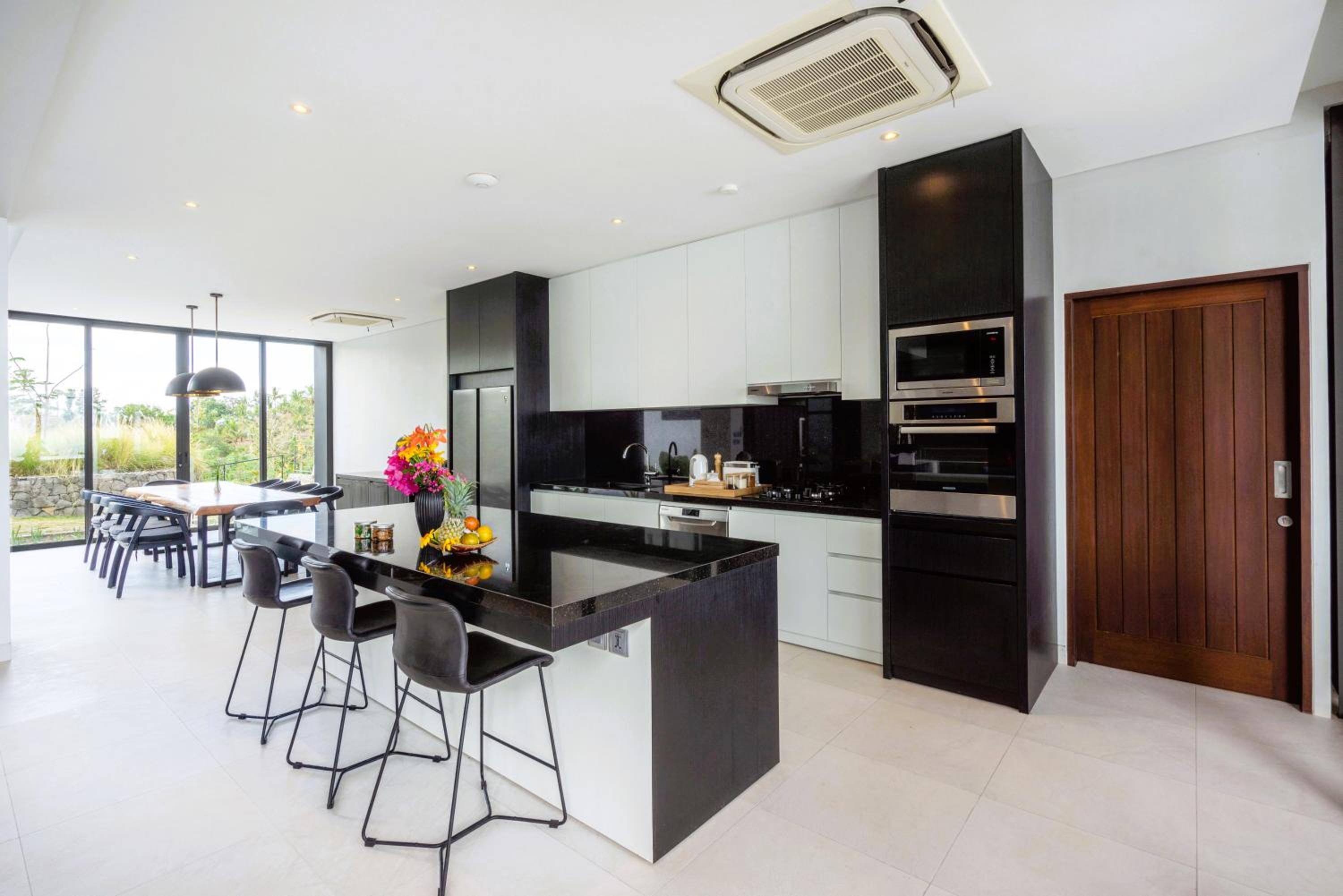 Family 5-Bedroom Villa with Ocean View photo 3