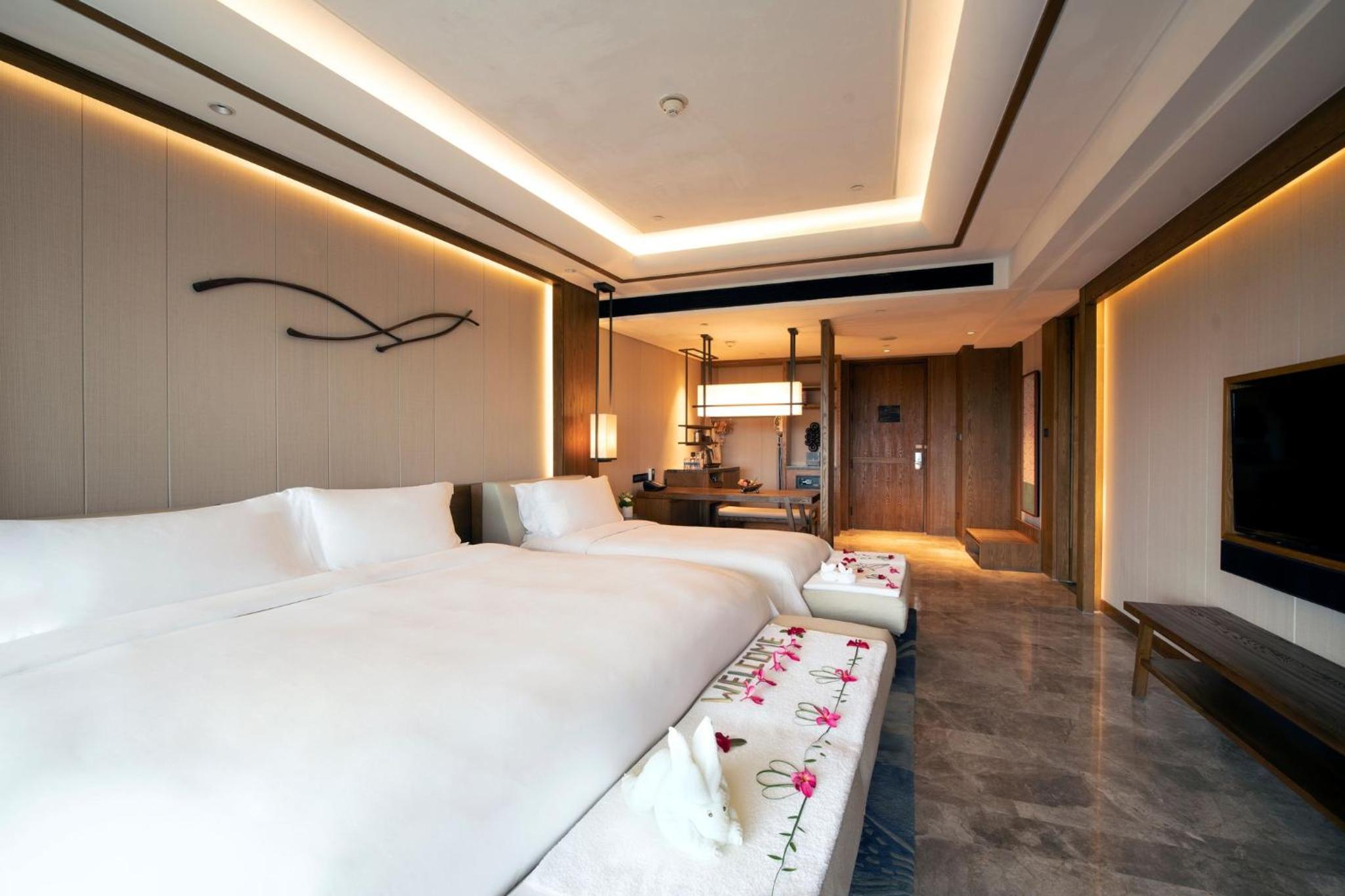 Classic Room with One King Bed and One Single Bed