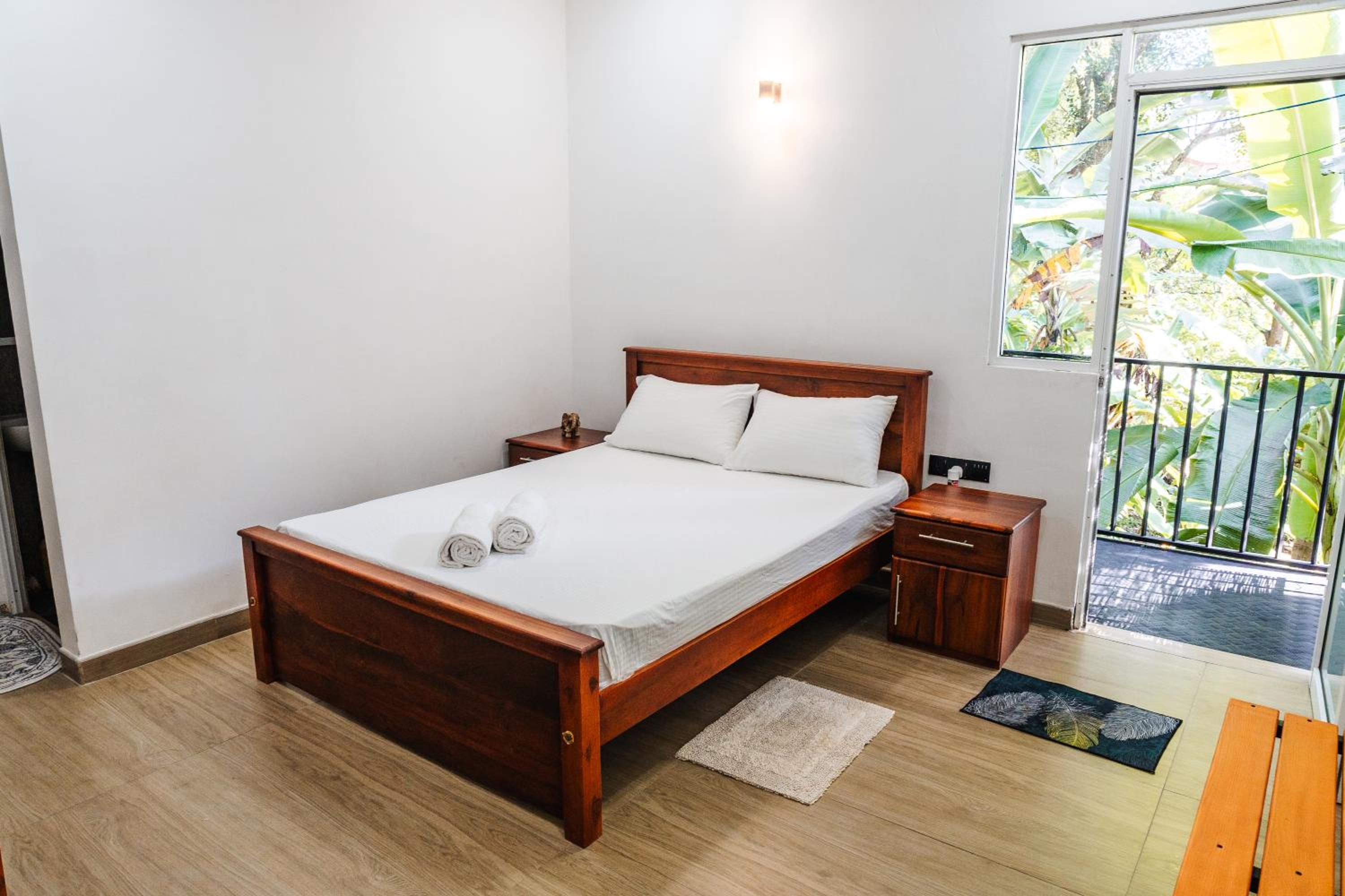 Deluxe Double Room with Balcony photo 1