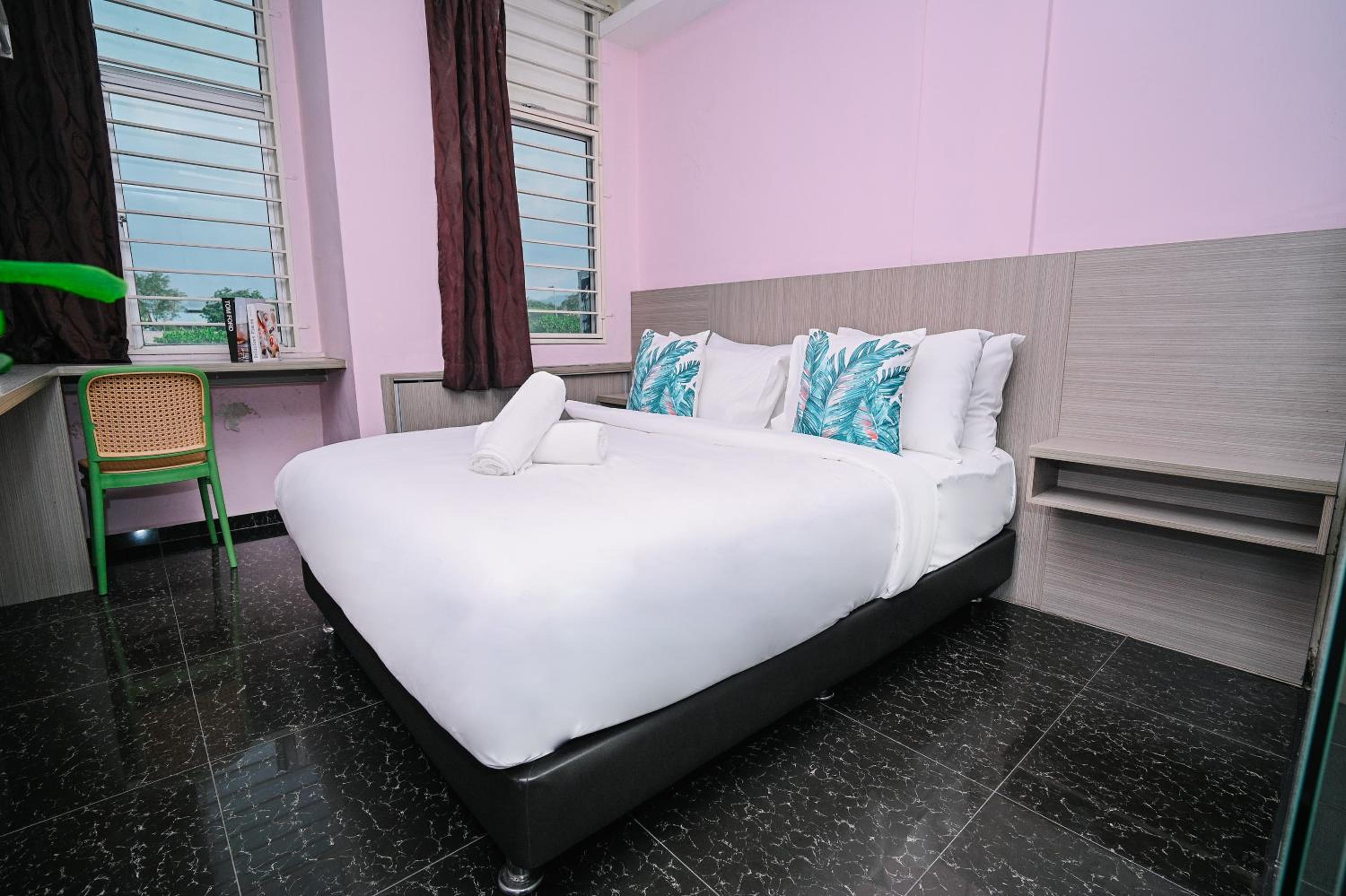 Deluxe Queen Room photo 2