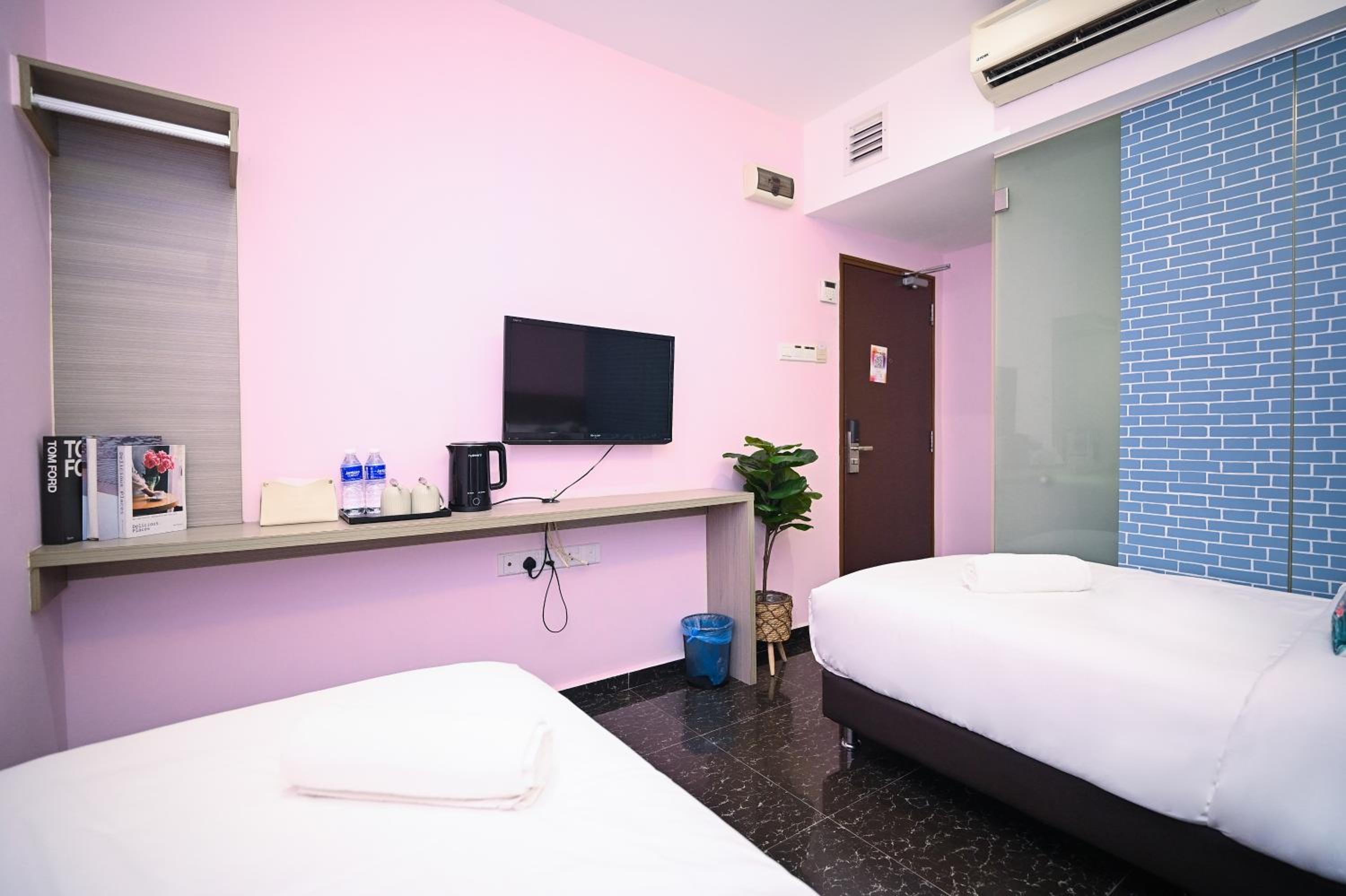 Standard Twin Room photo 2