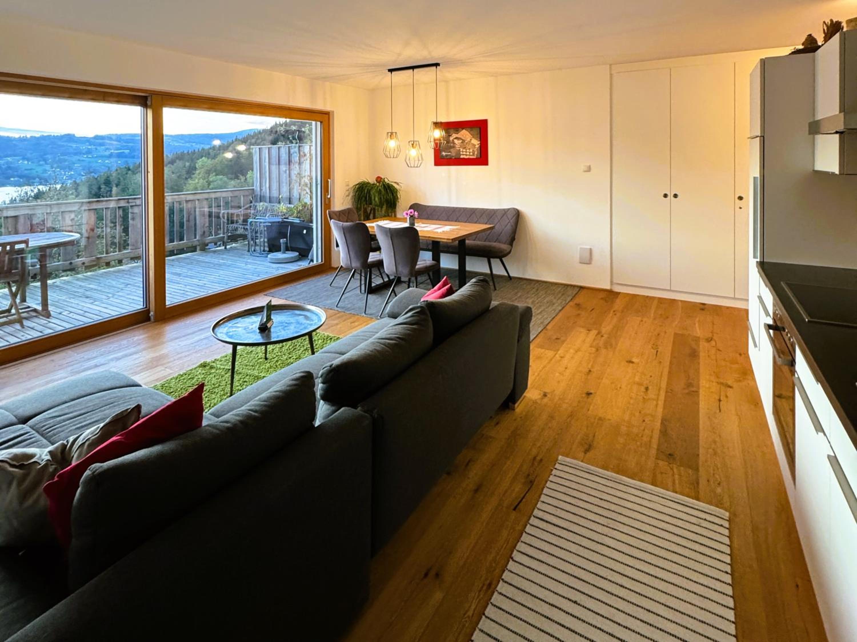 Apartment with Lake View