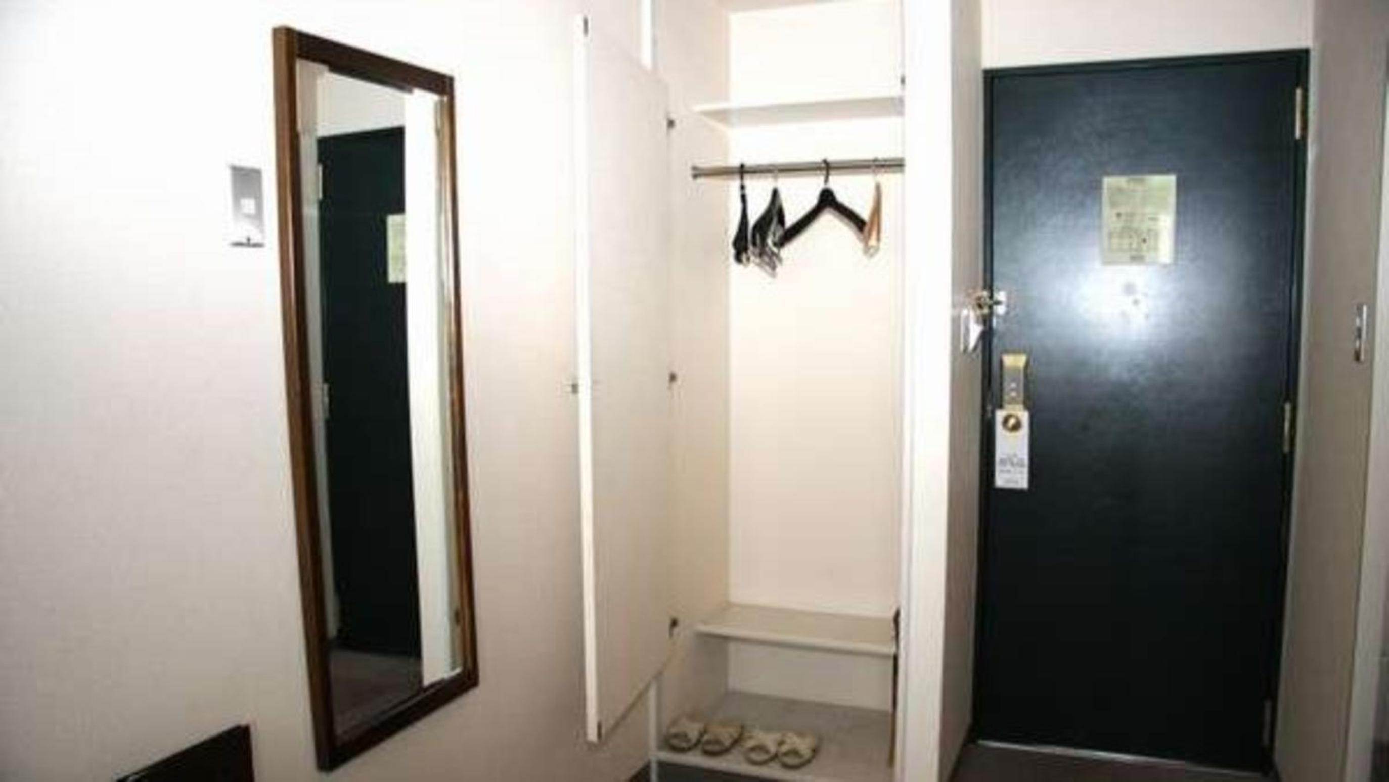 Twin Room - Photo 3