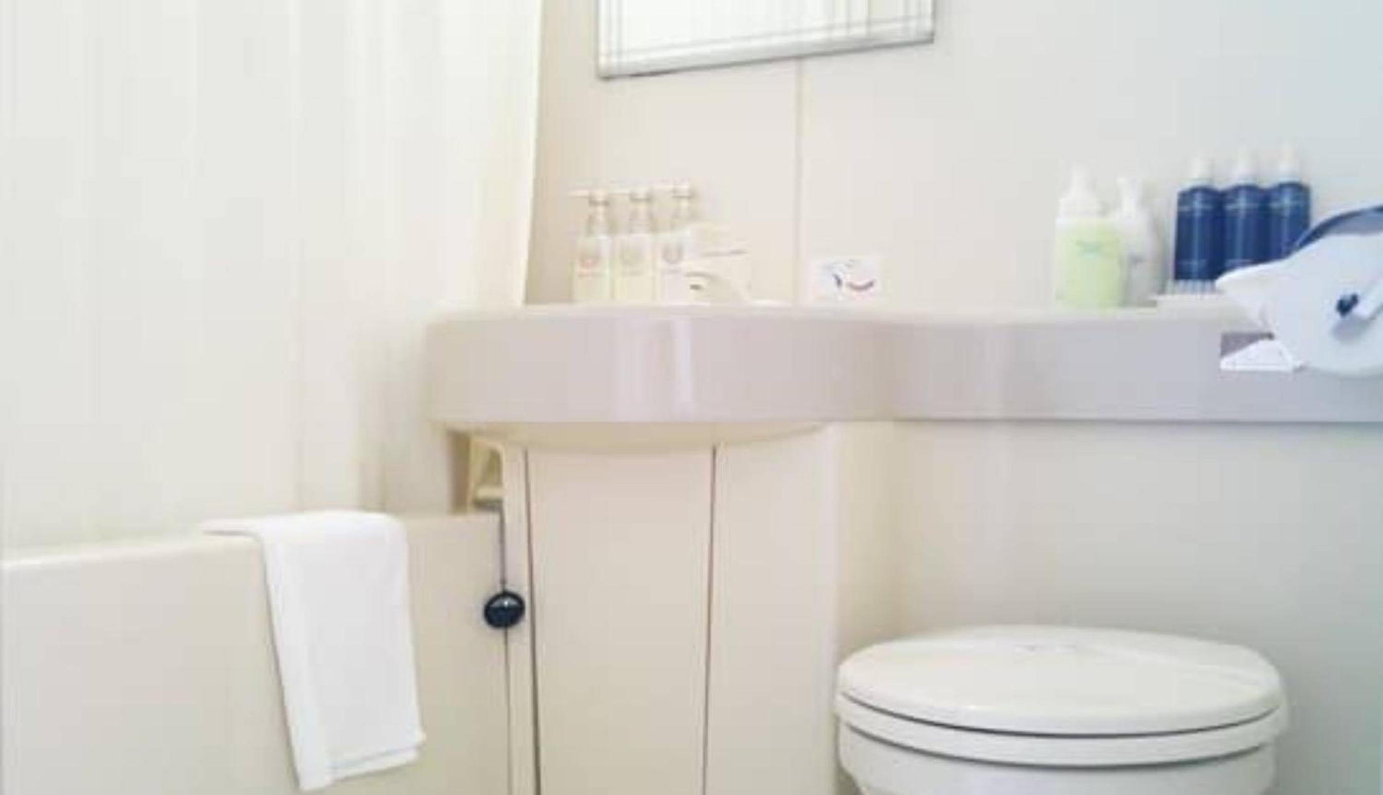 Twin Room - Photo 2