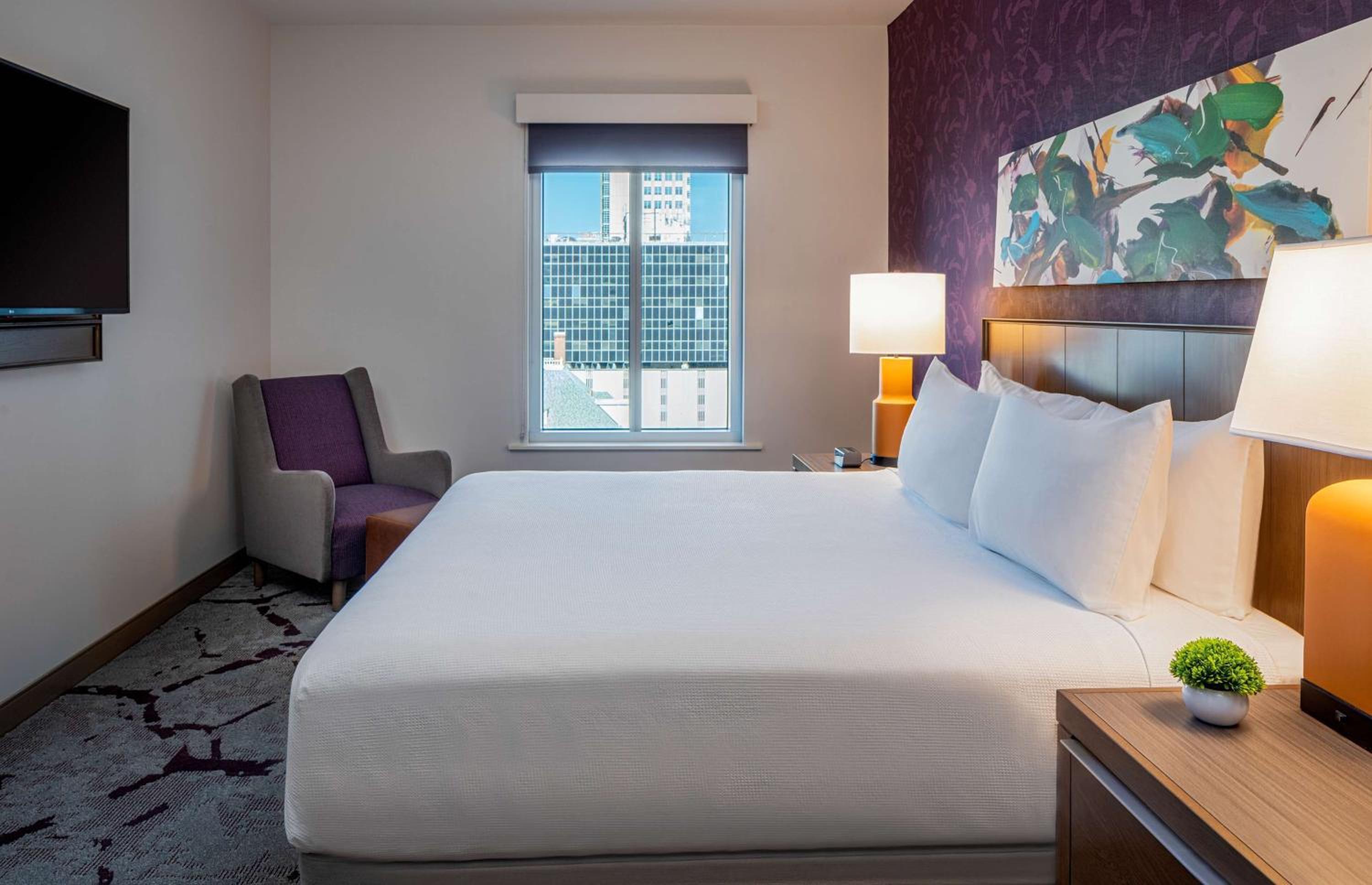 King Studio Suite with Kitchen, Tub and Sofa Bed - Disability Access - Photo 3