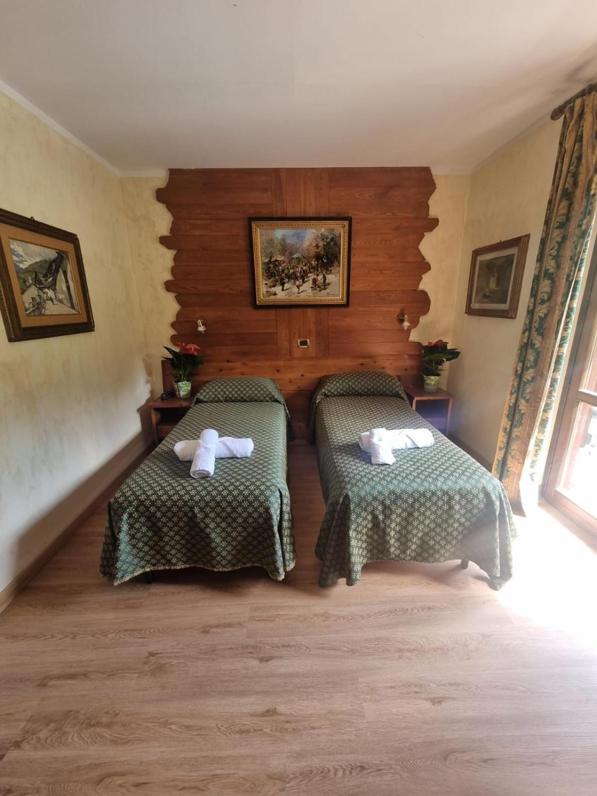 Double or Twin Room photo 3