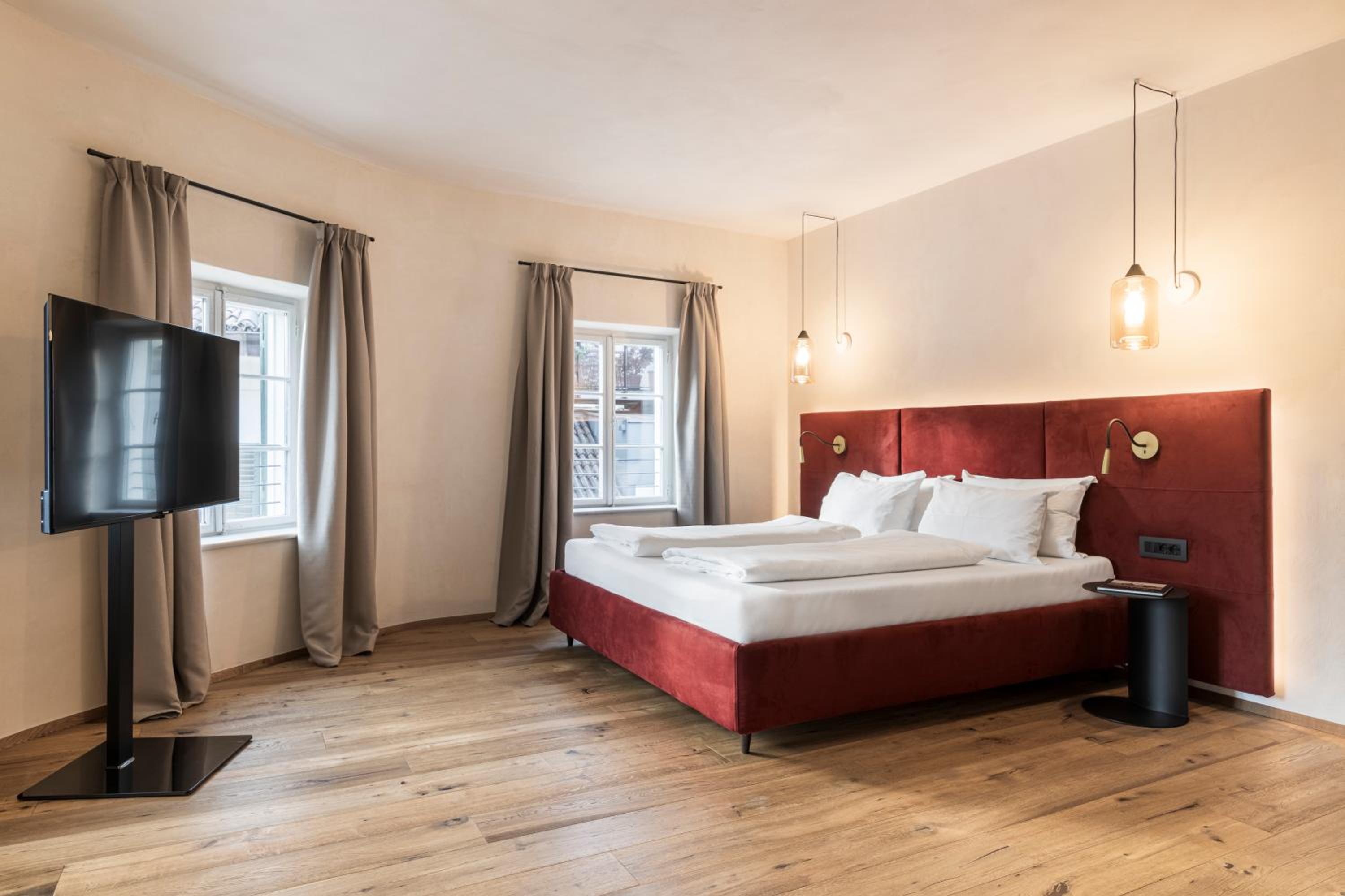 Deluxe One-Bedroom Apartment with City View