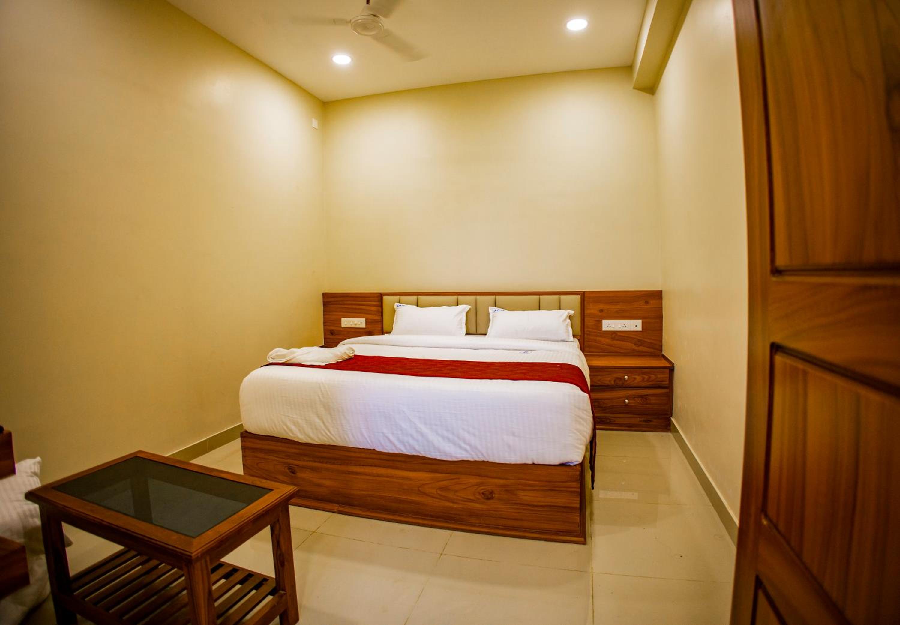 Budget Double Room - Photo 2