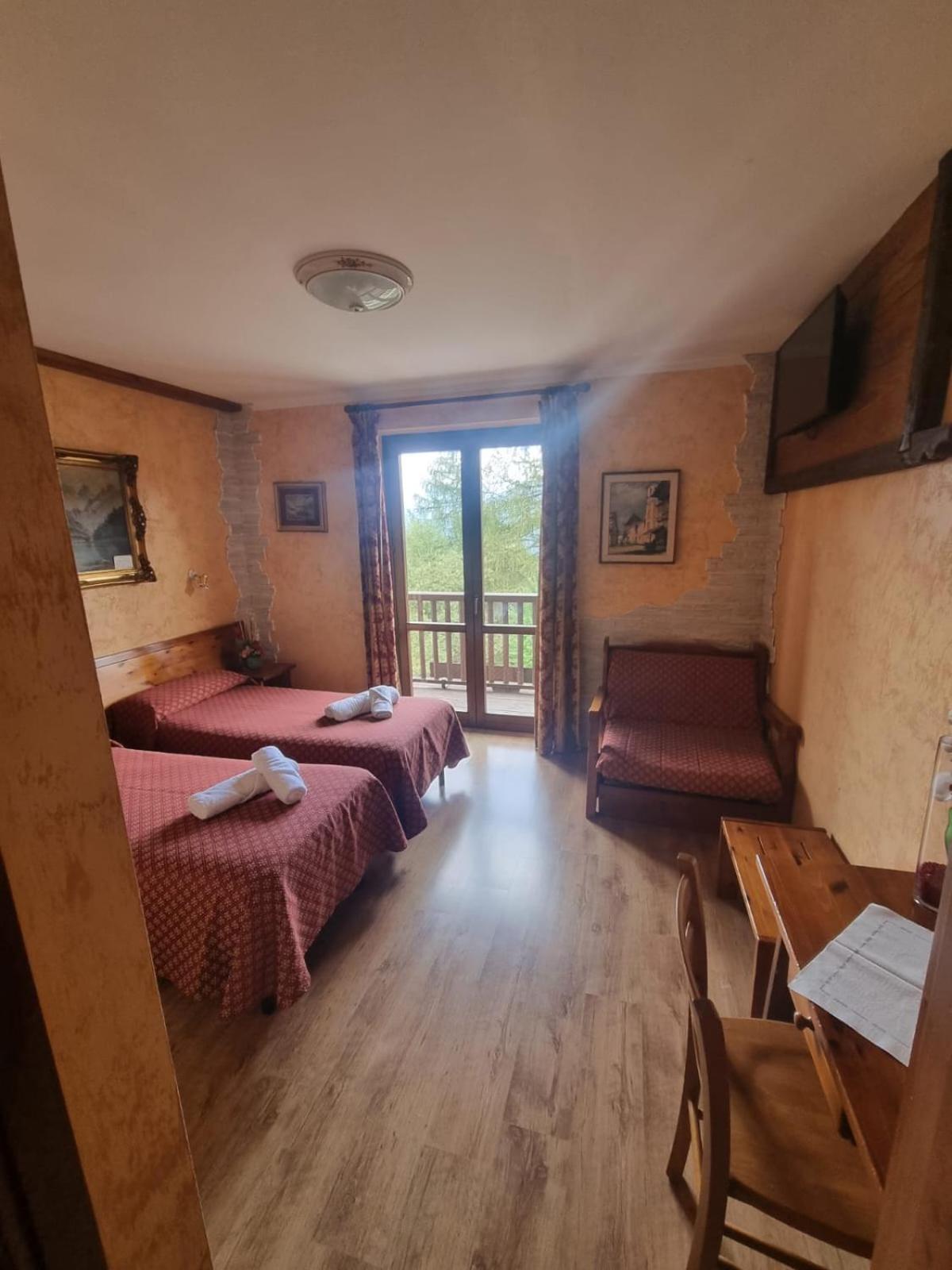 Double or Twin Room photo 2