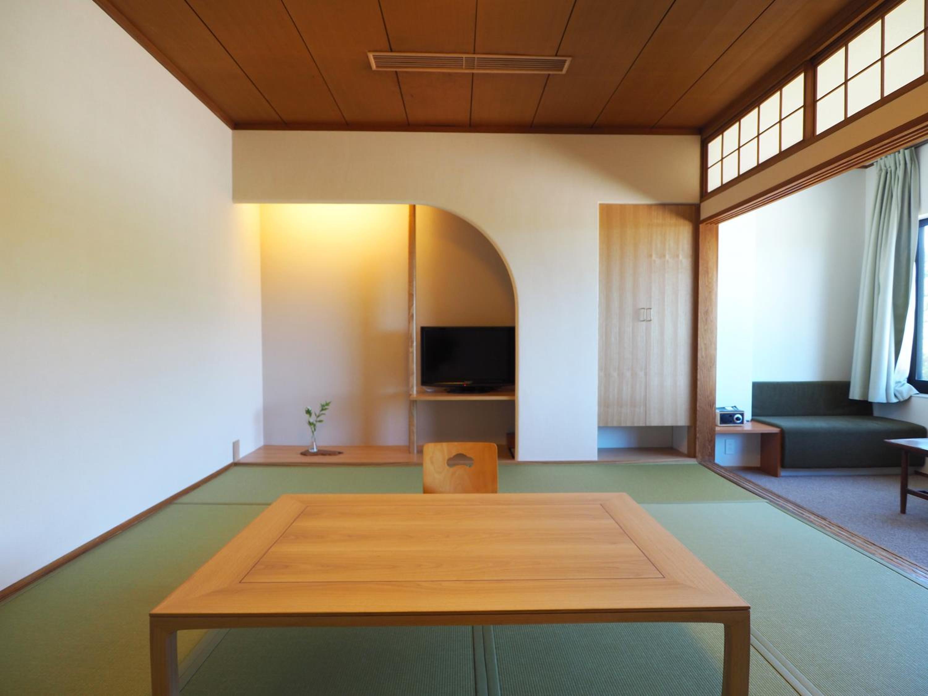 Japanese Style Room with Mountain View, No Bath, Non-Smoking - East Wing