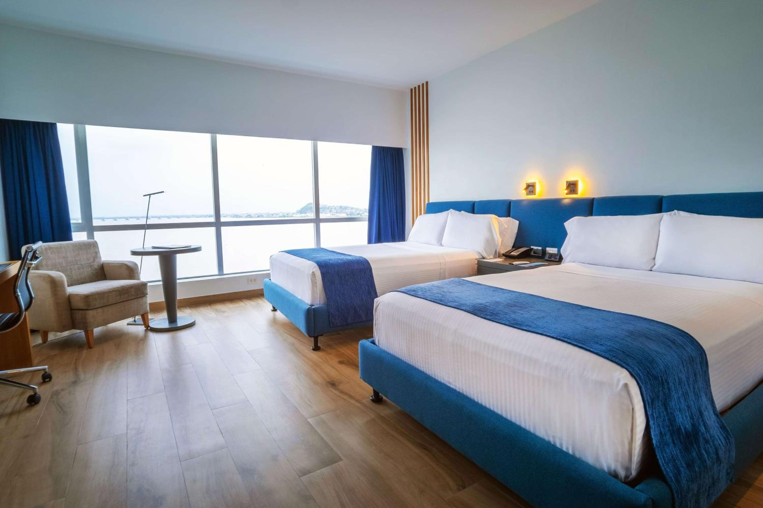 Business Room with Two Double Beds and River View photo 2