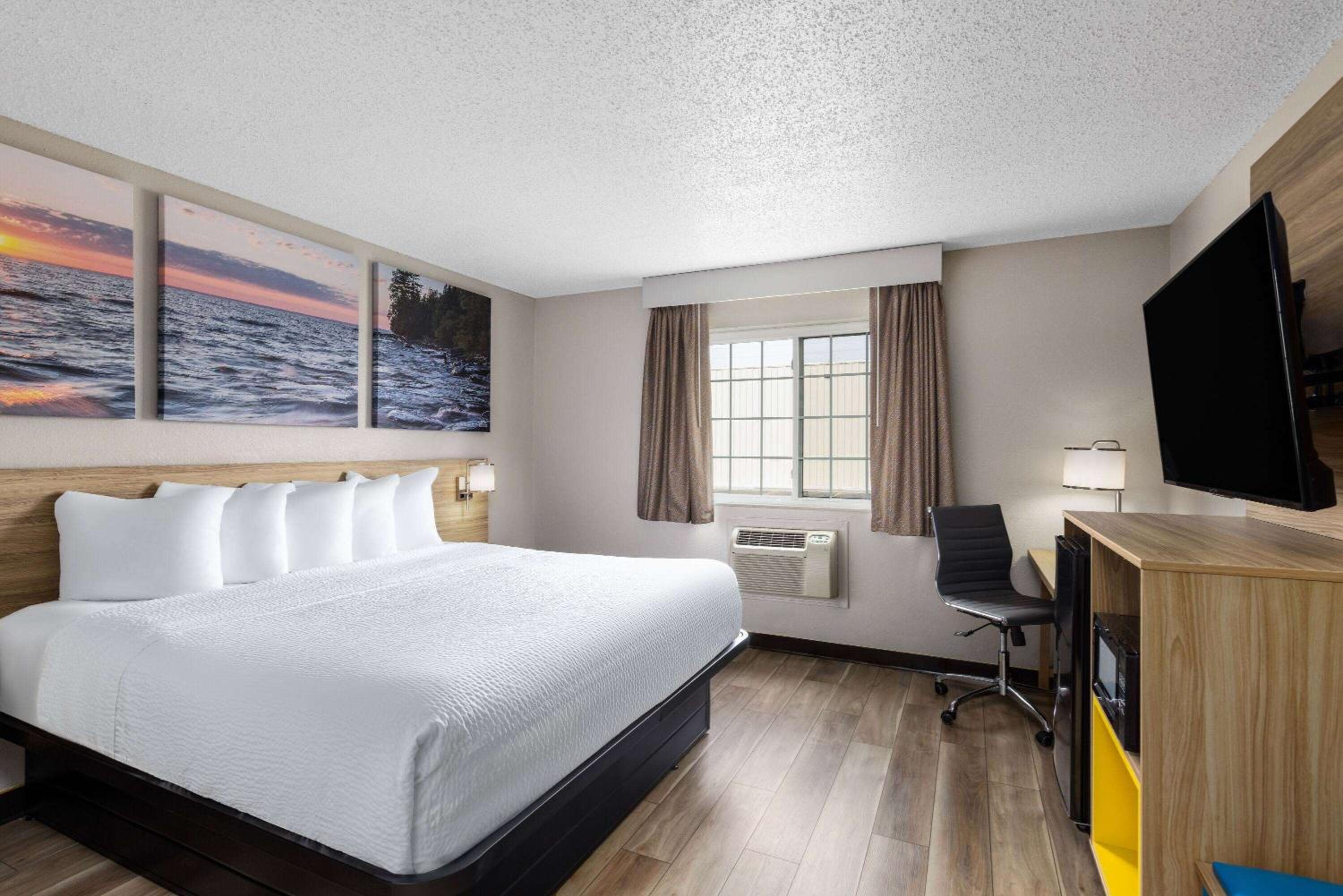 King Room - Mobility Access - First Floor - Non-Smoking - Photo 1