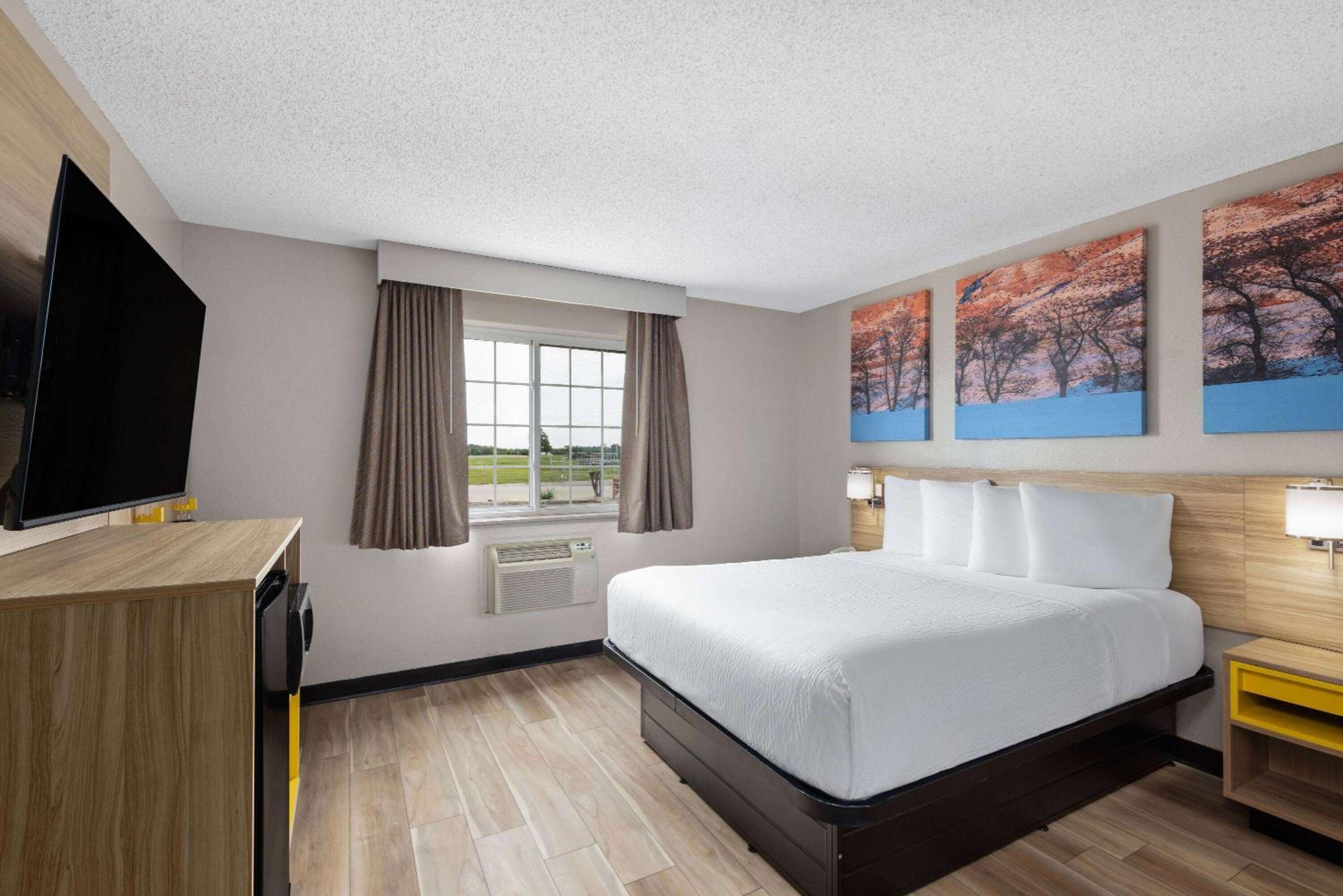 Queen Room - Mobility Accessible/First Floor/Non-Smoking - Photo 4