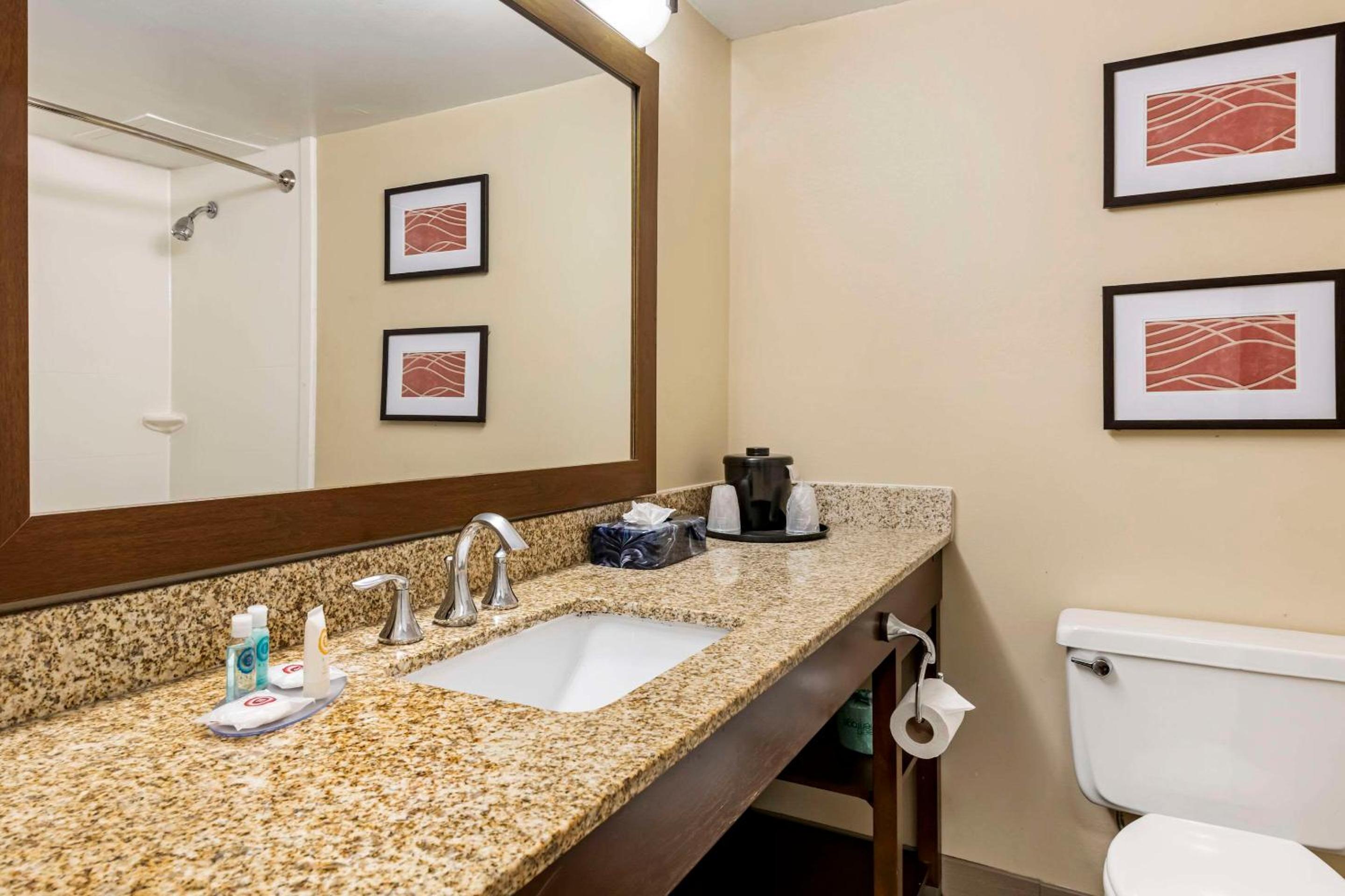 Superior King Room - Non-Smoking - Photo 2