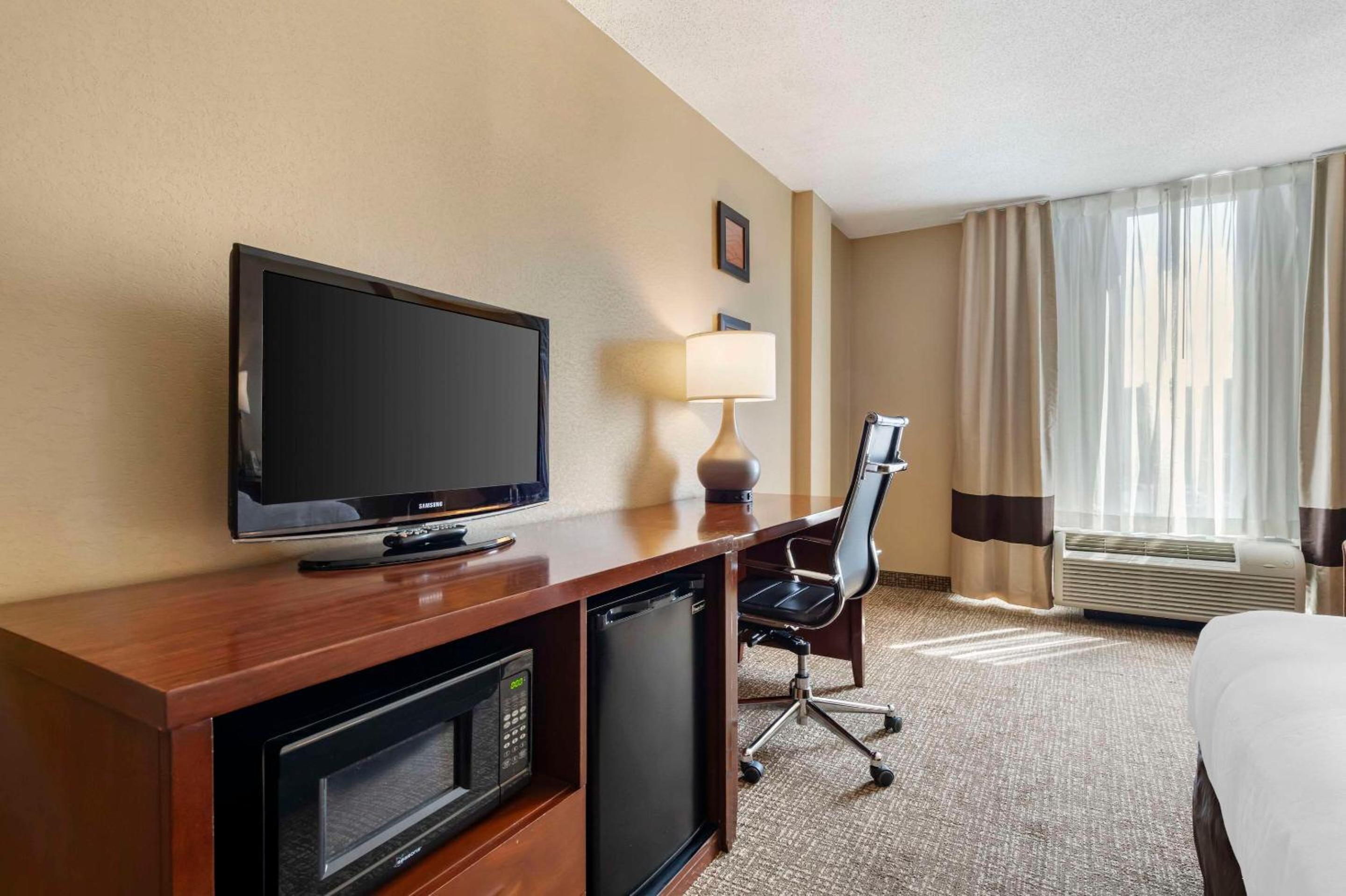 Superior King Room - Non-Smoking - Photo 3