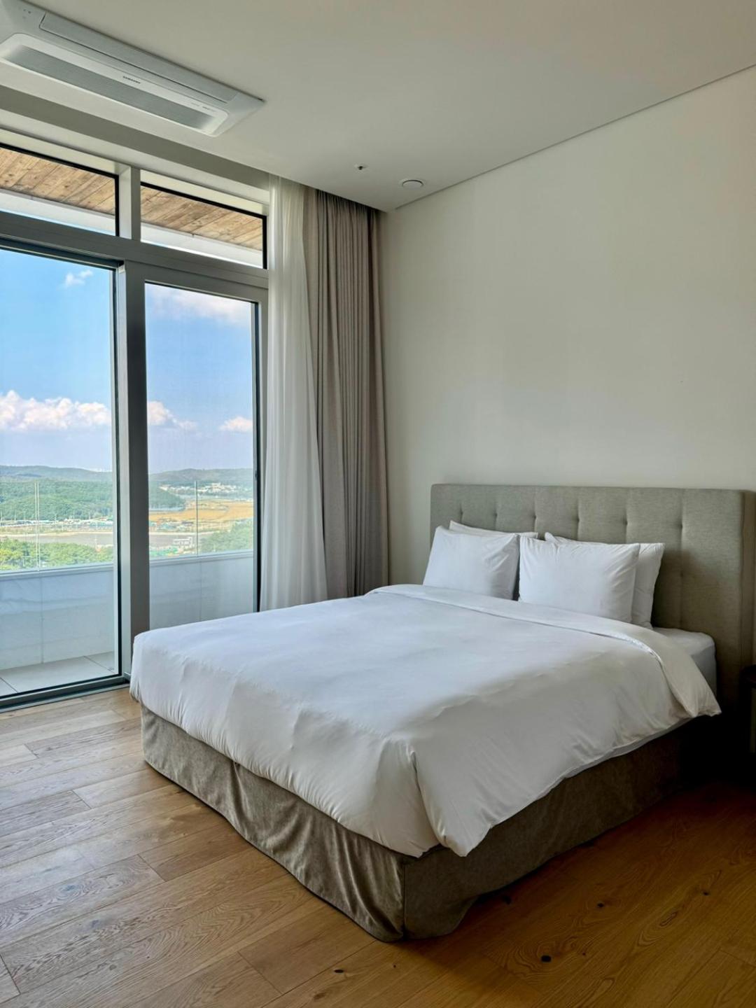King Suite (for 2 people swimming pool)