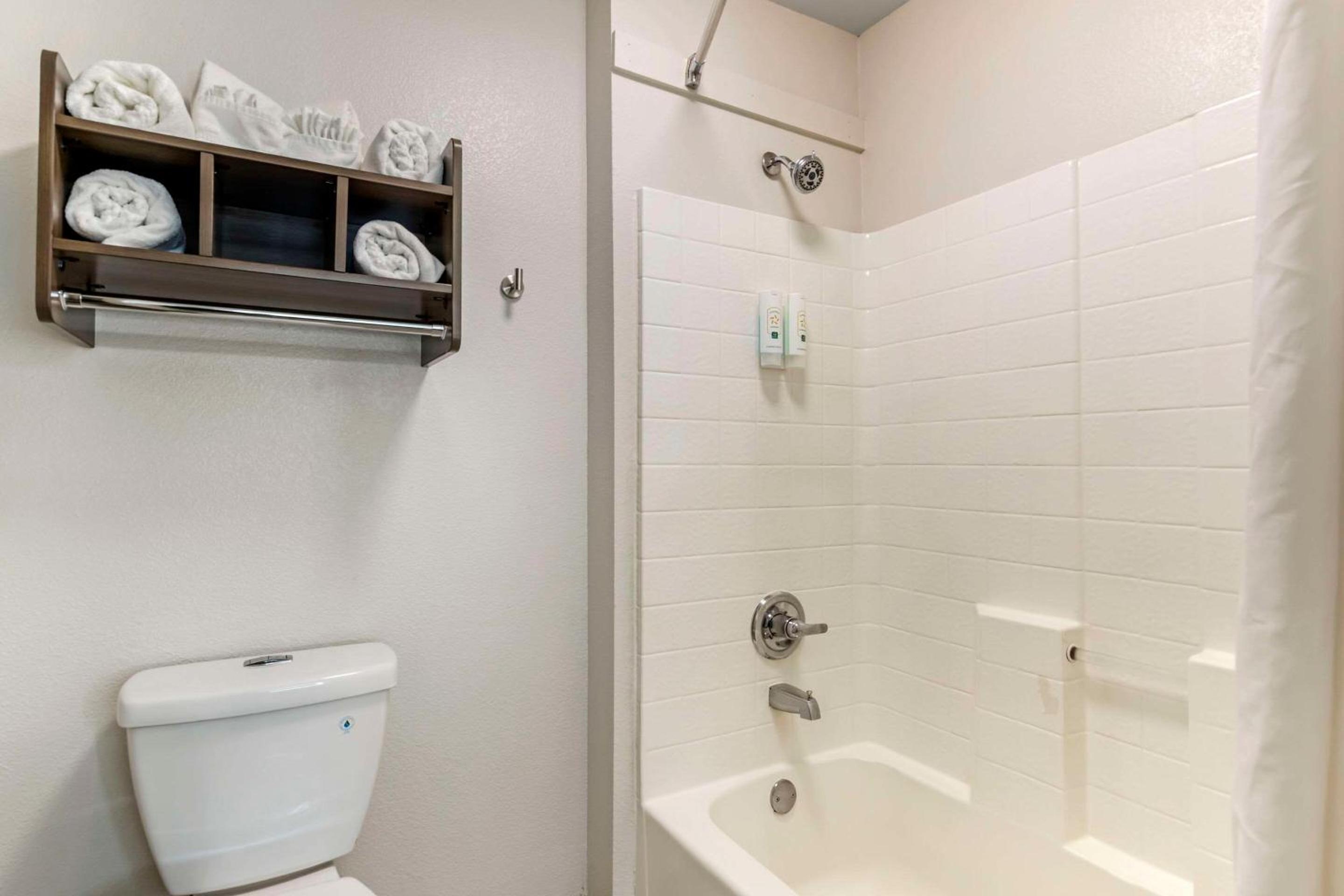 Queen Room with Two Queen Beds - Photo 6