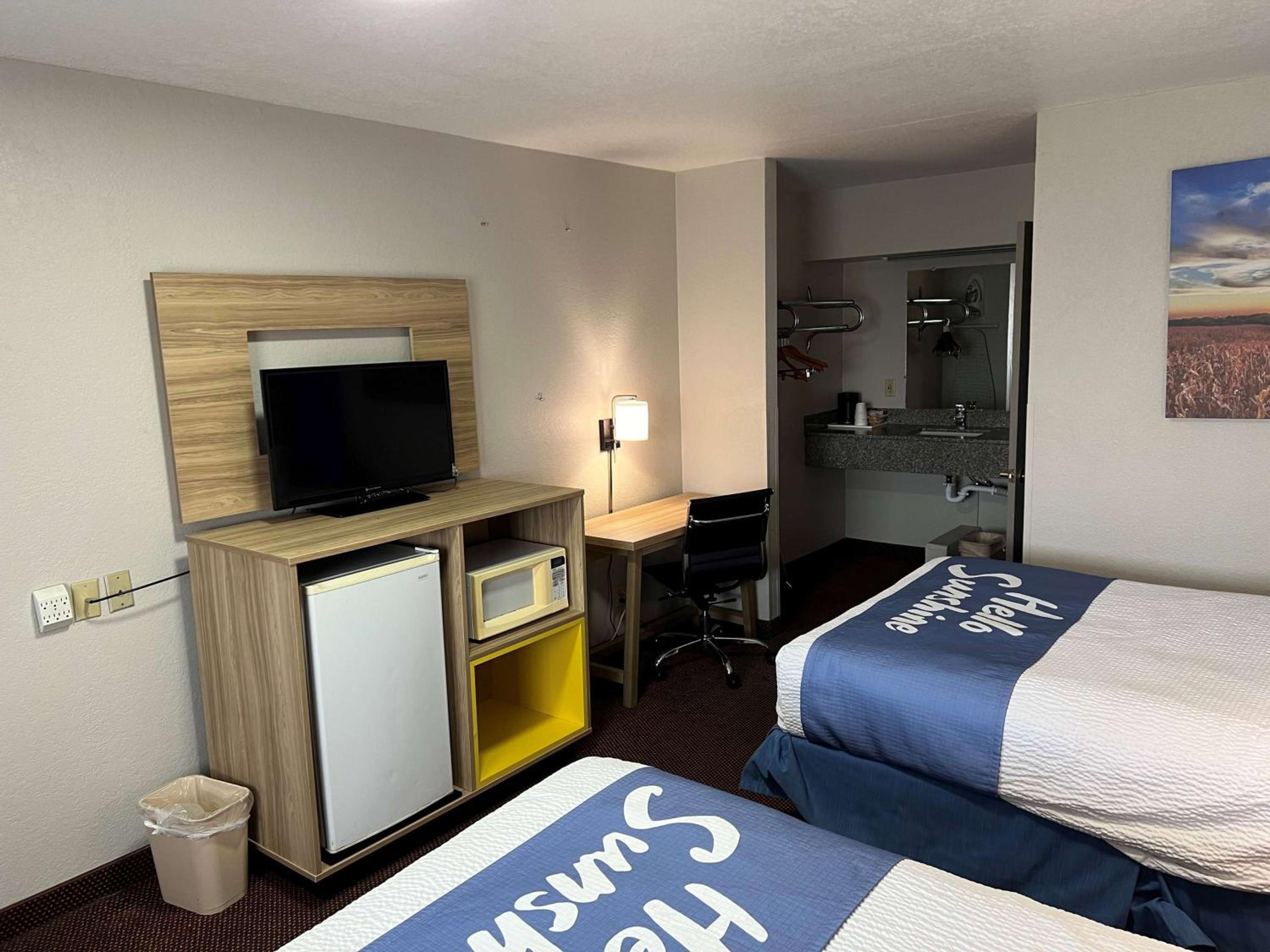 Double Room with Two Double Beds - Non-Smoking - Photo 4