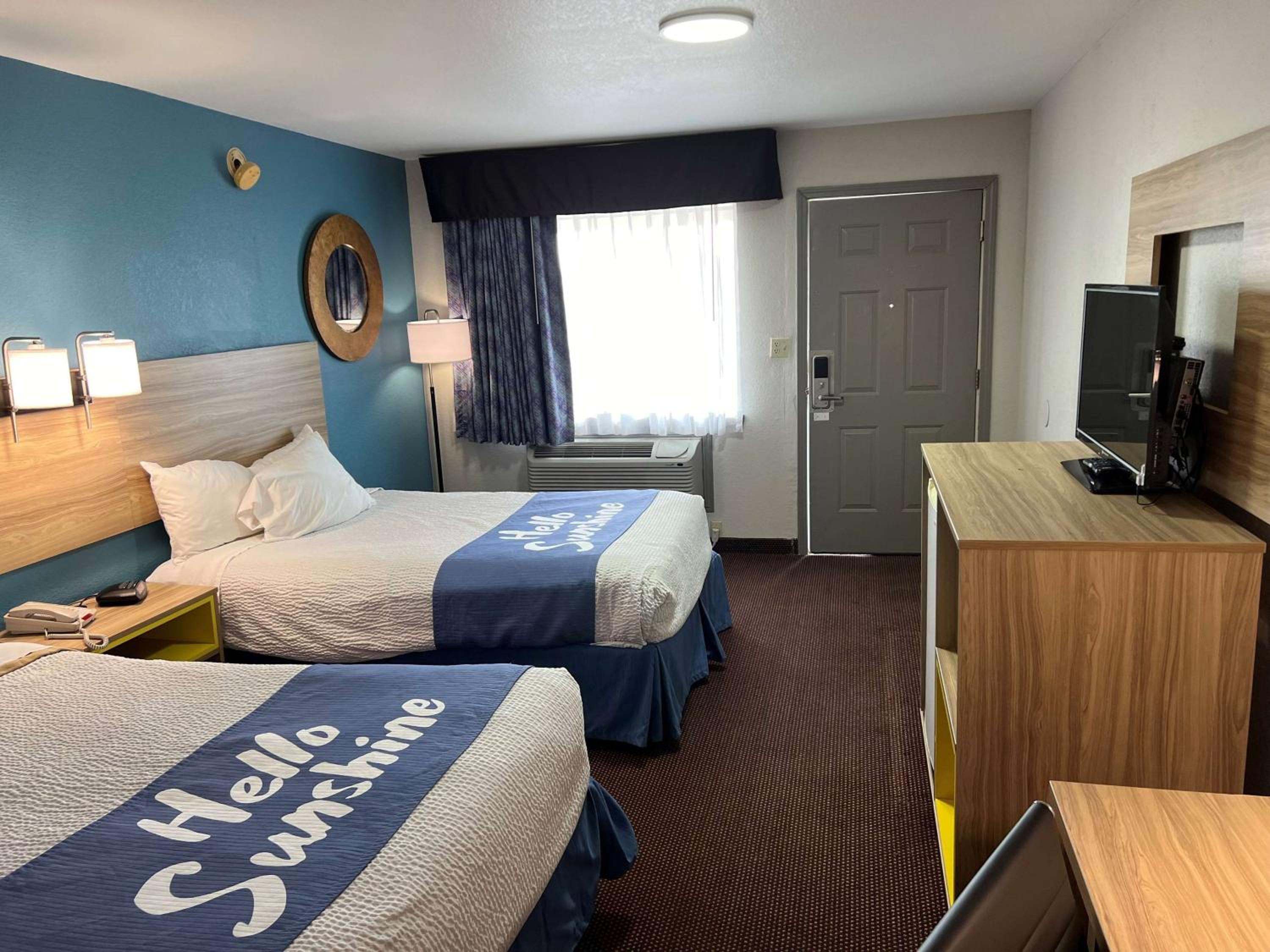 Double Room with Two Double Beds - Non-Smoking - Photo 2