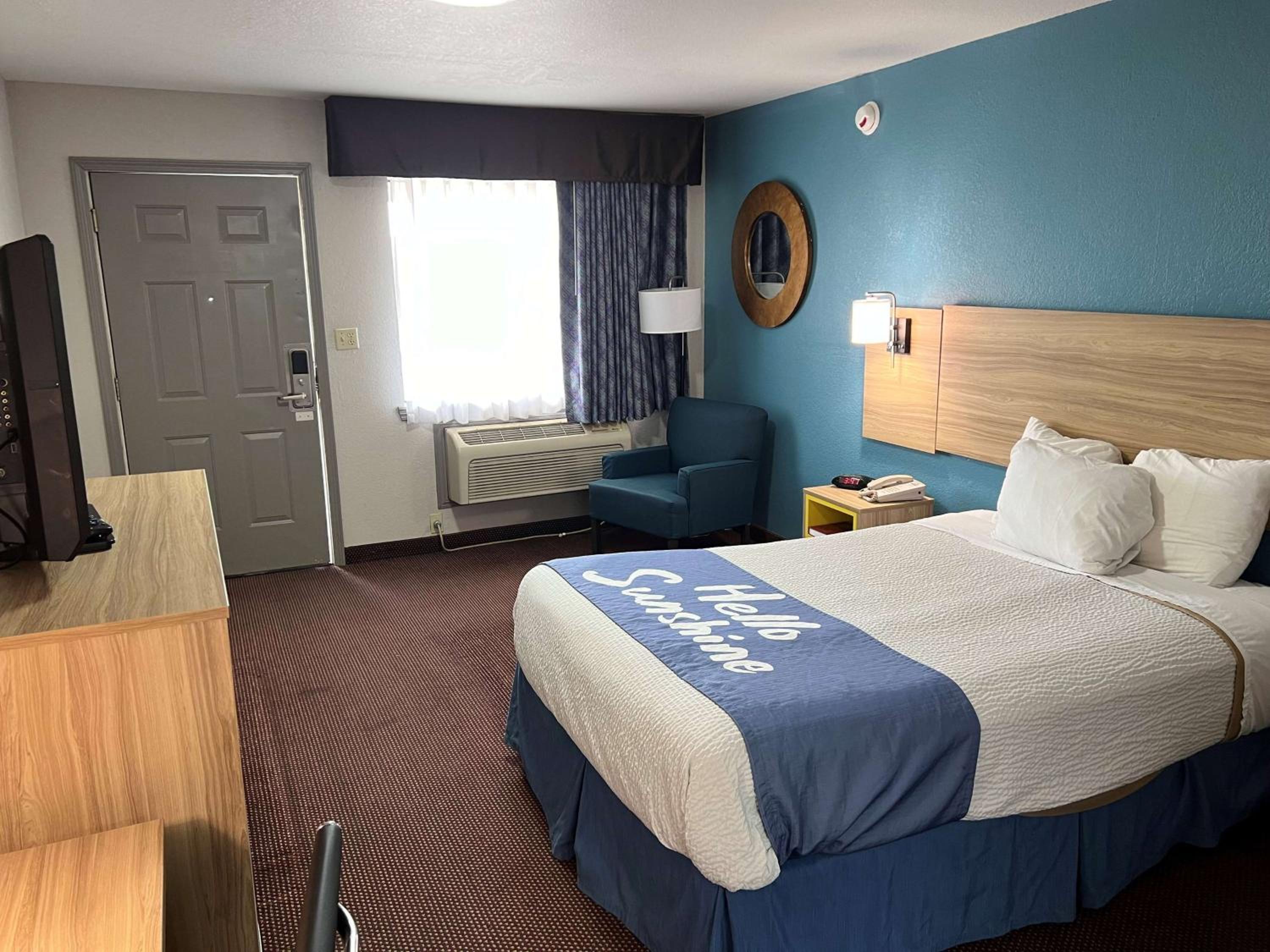 Double Room - Non-Smoking - Photo 3
