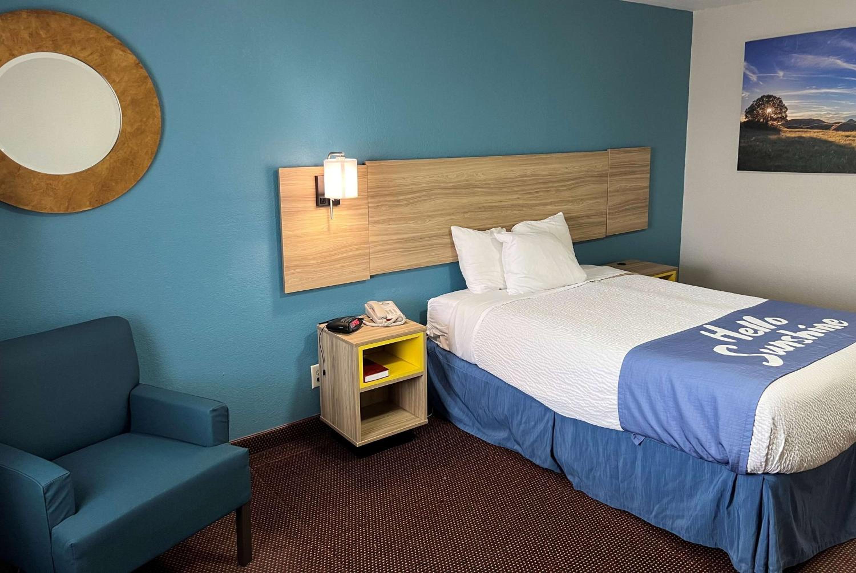 Double Room - Non-Smoking - Photo 1